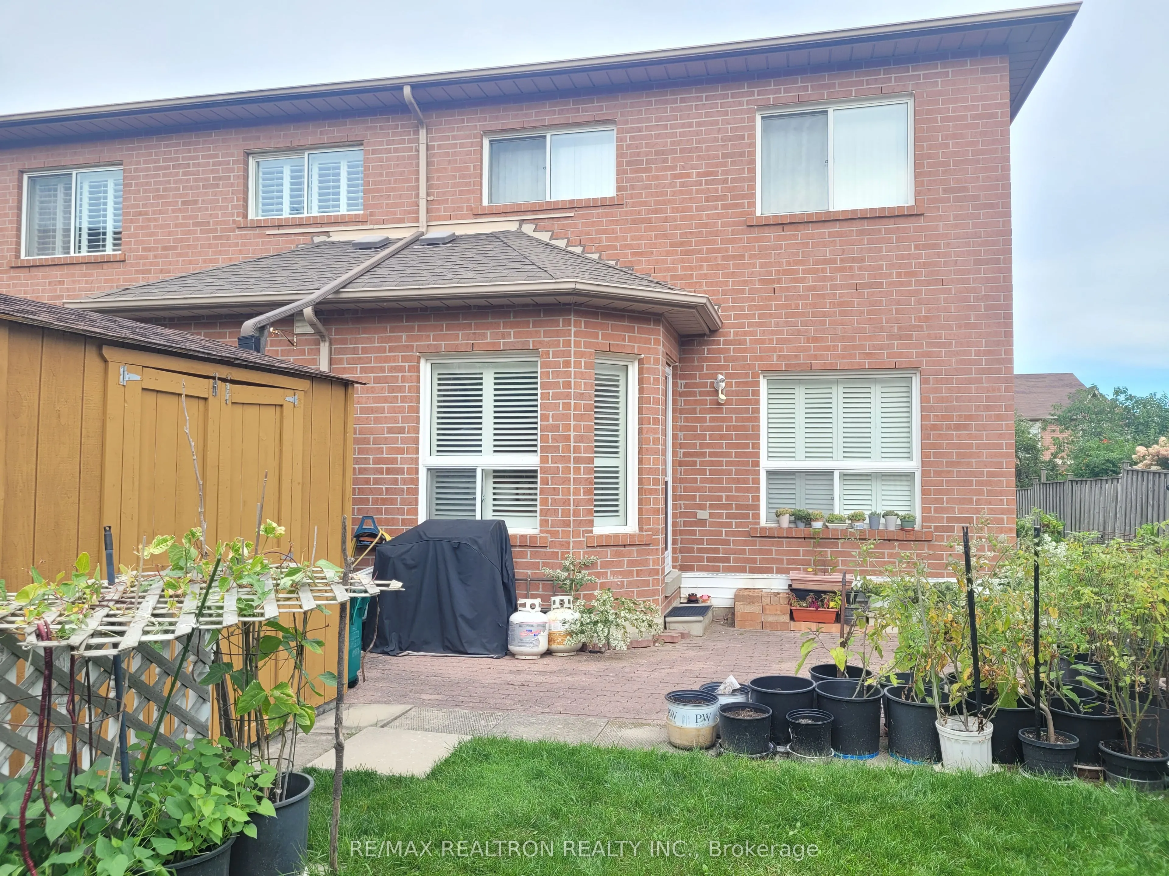 6 Echo Glen Road