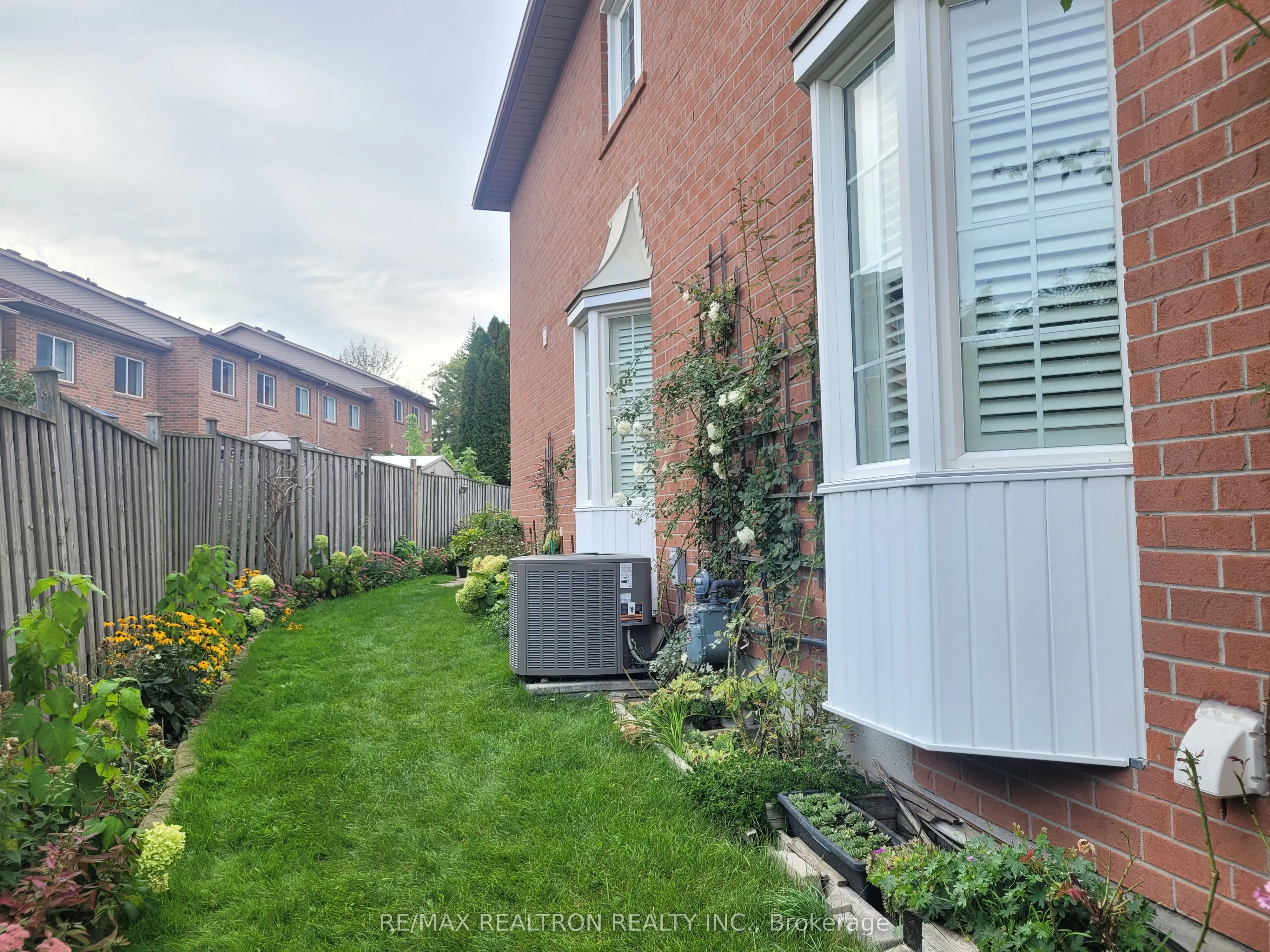 6 Echo Glen Road