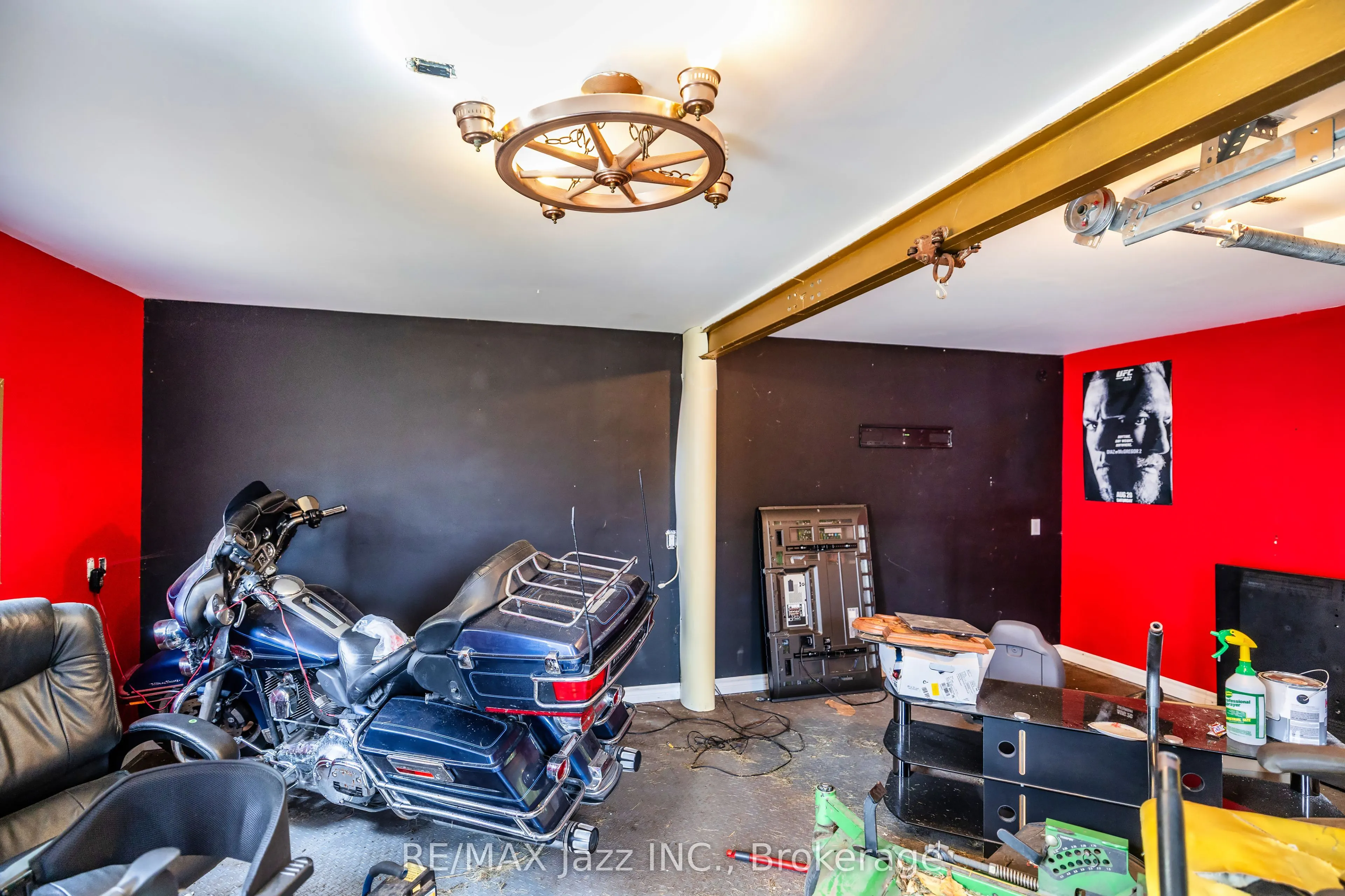 1585 Townline Road N