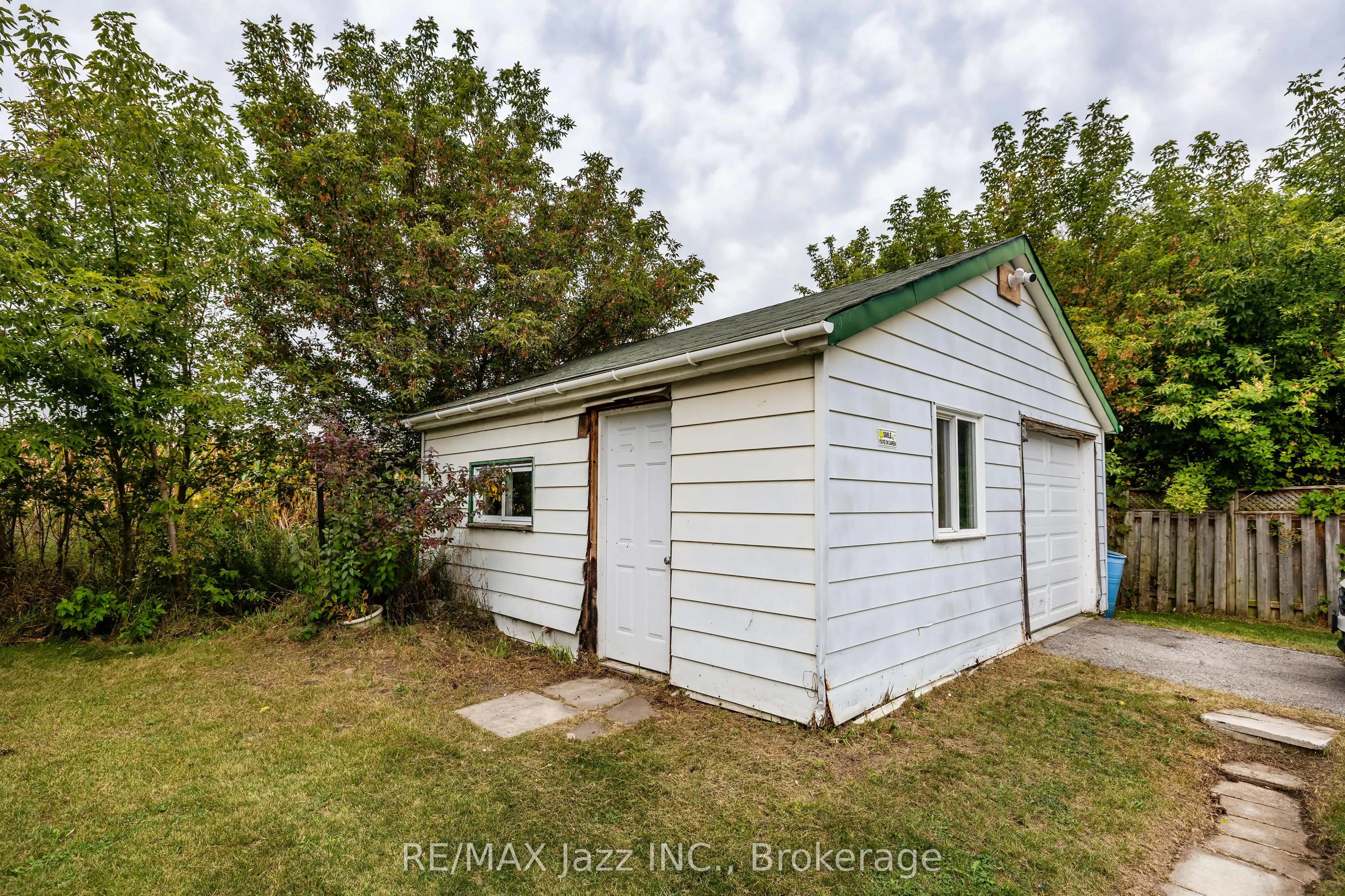 1585 Townline Road N