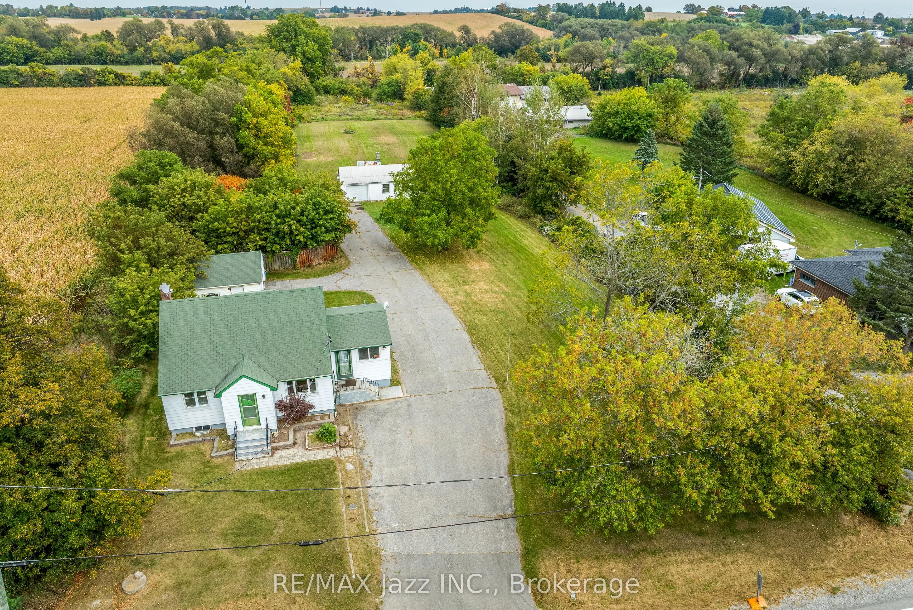 1585 Townline Road N