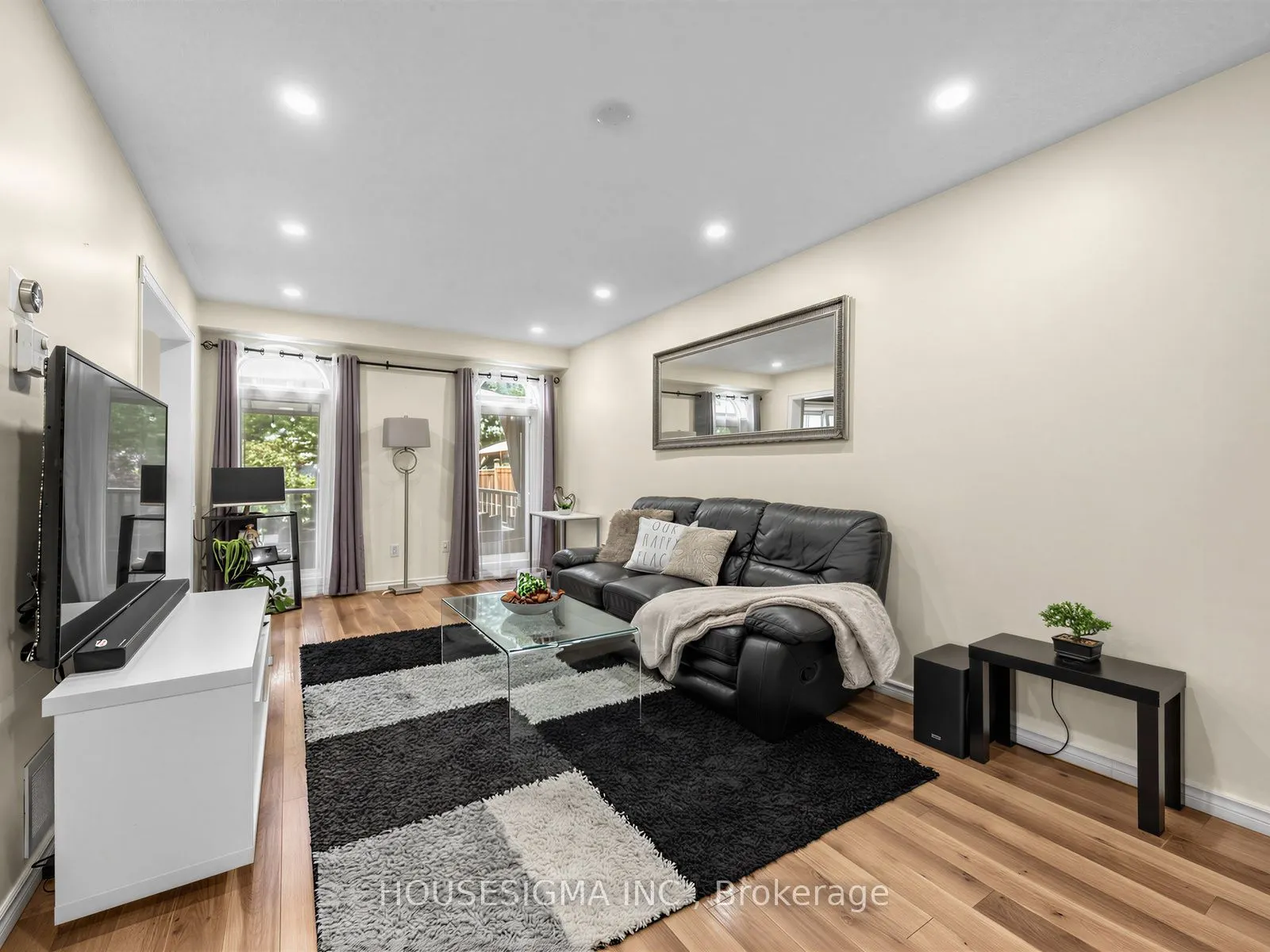 554 Aldershot Drive