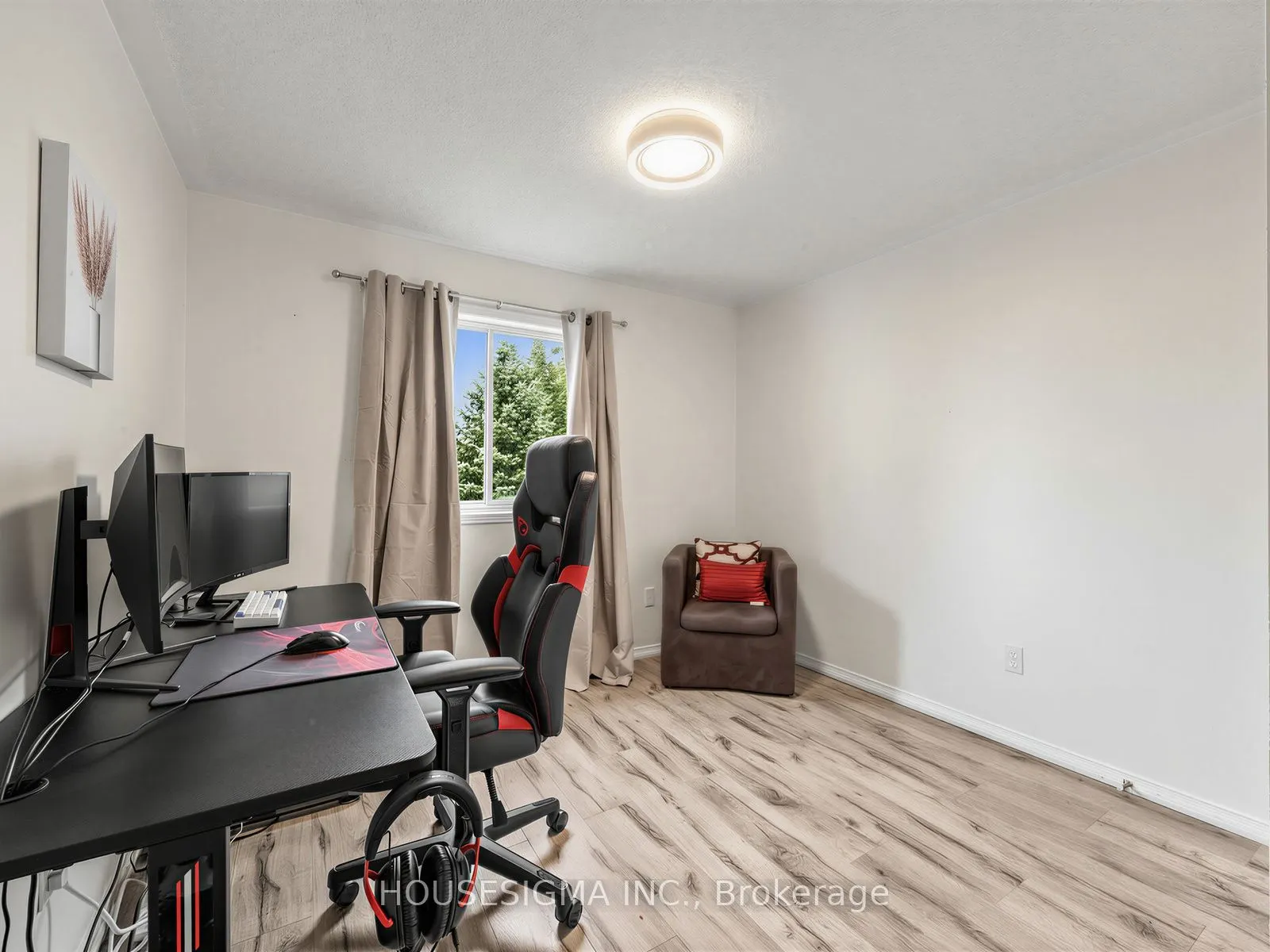 554 Aldershot Drive