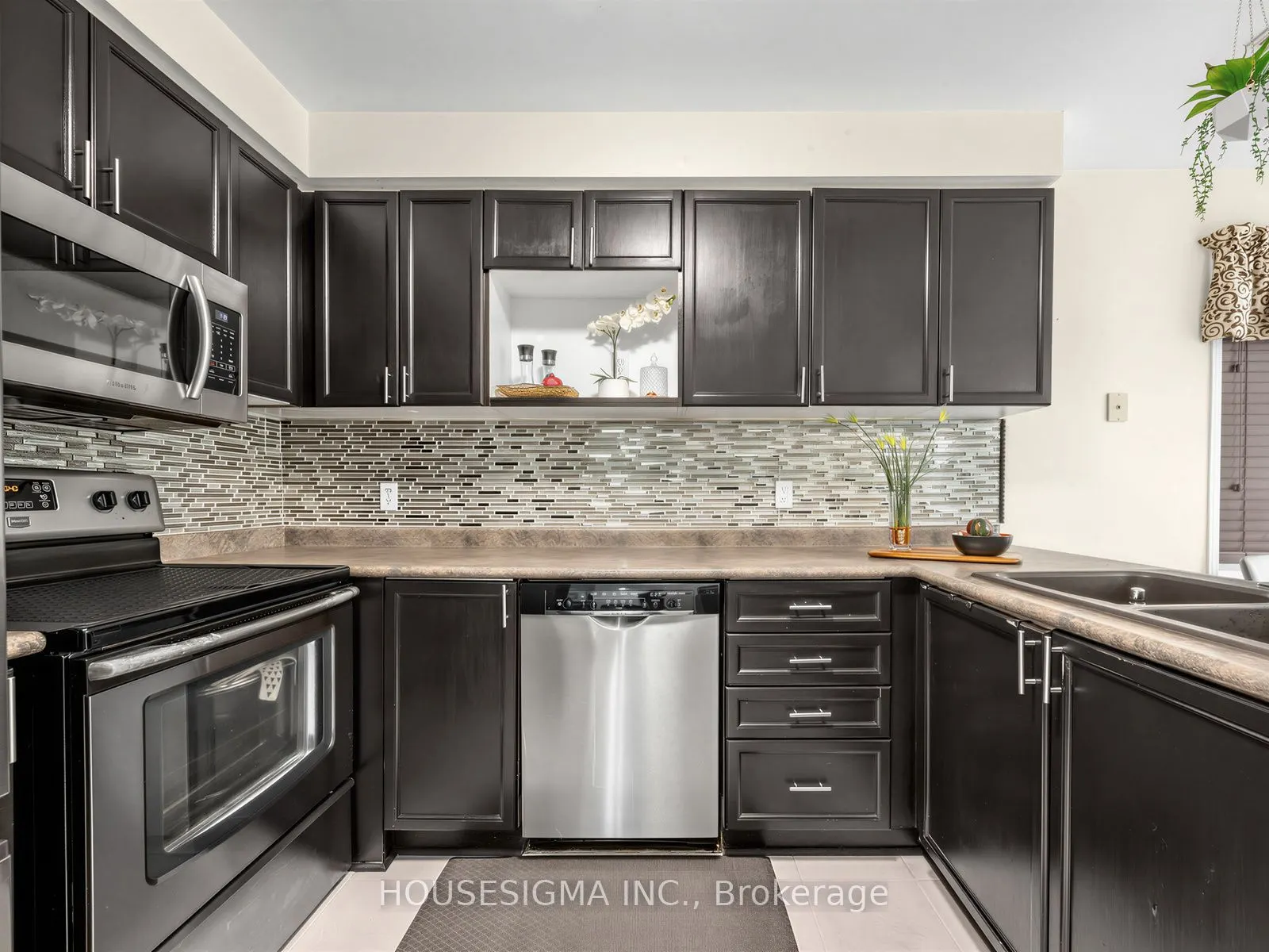 554 Aldershot Drive