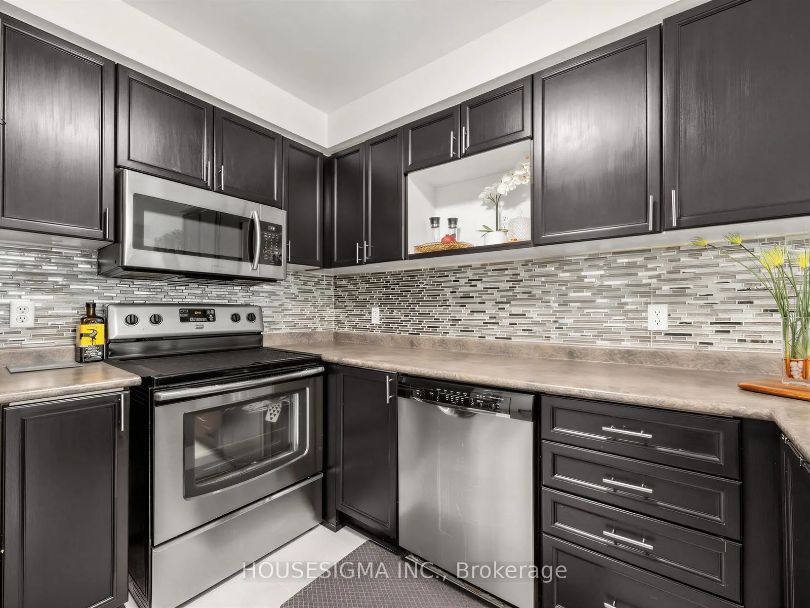 554 Aldershot Drive