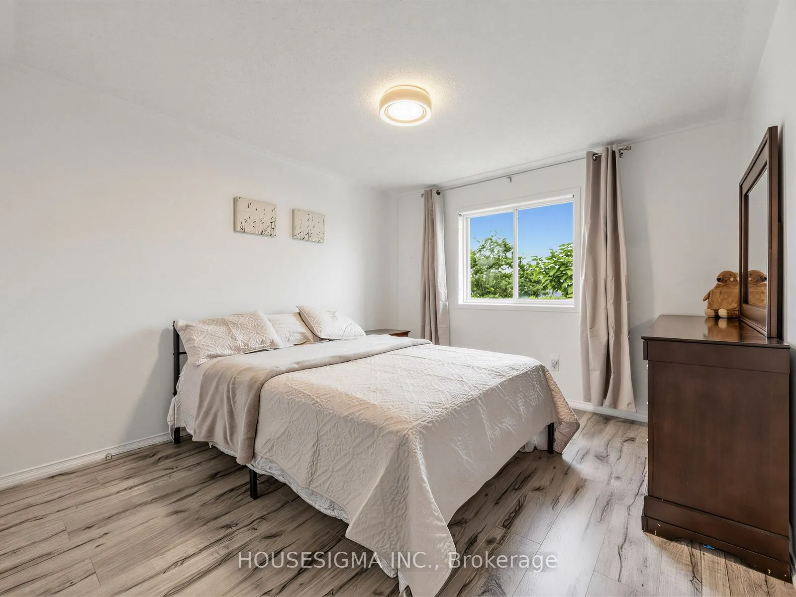554 Aldershot Drive