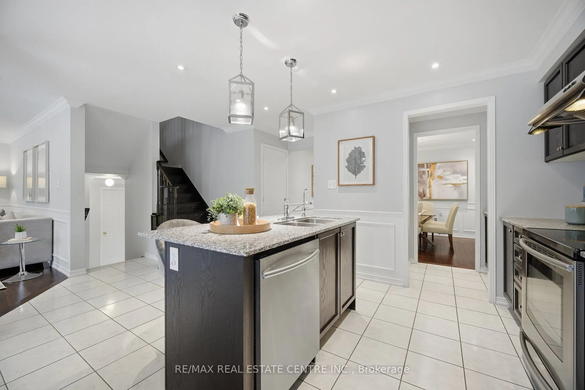 33 Mosely Crescent