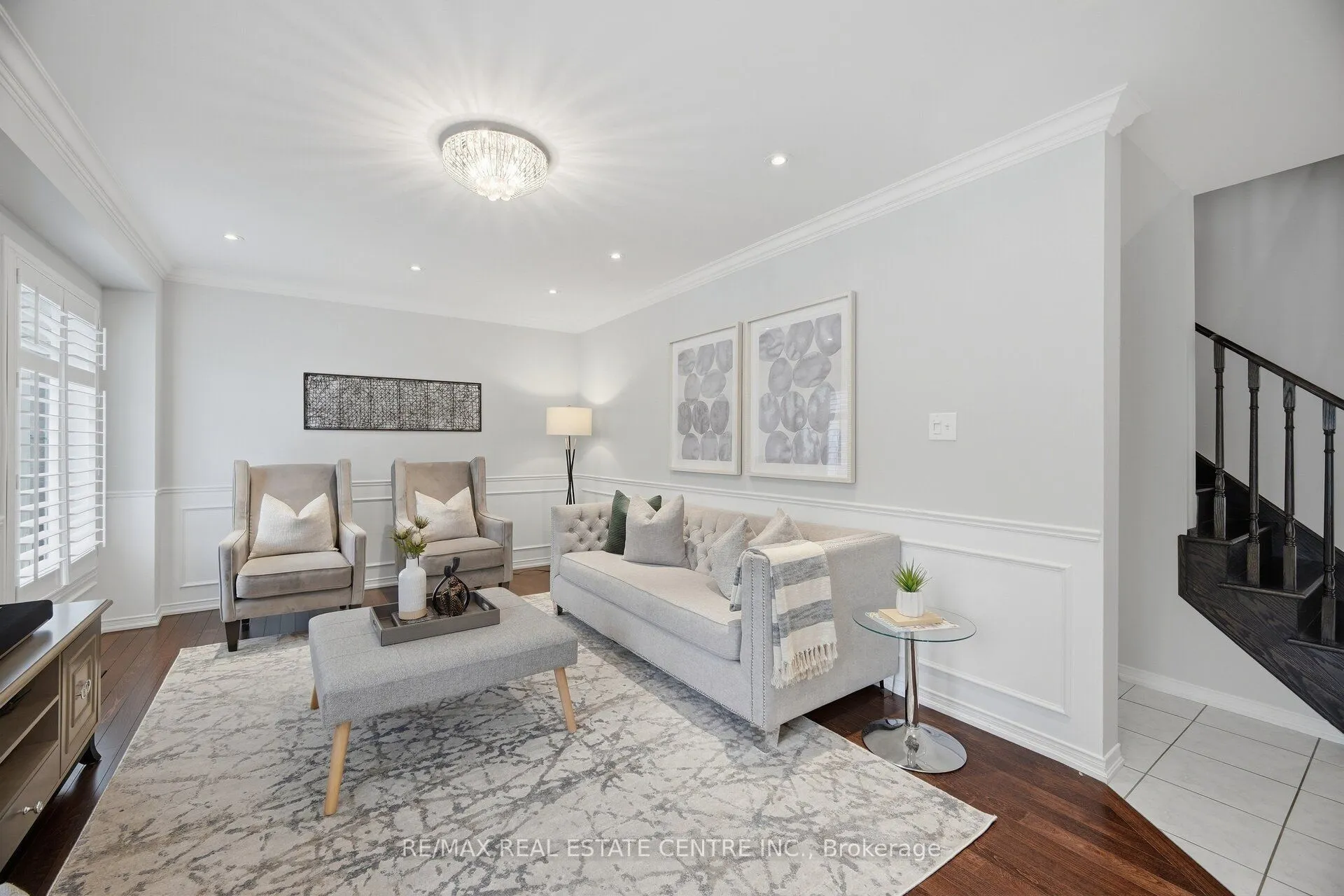 33 Mosely Crescent