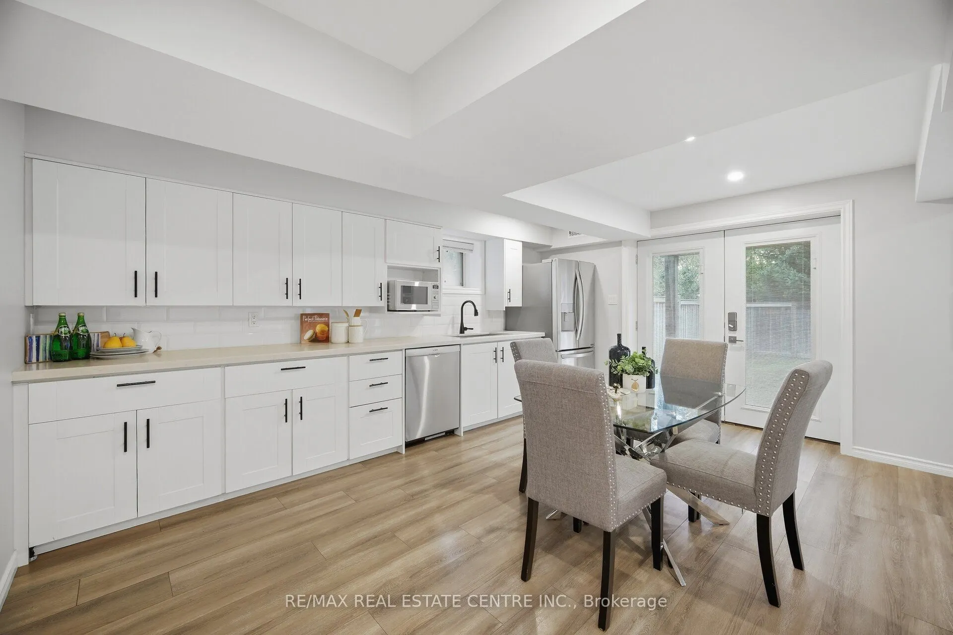 33 Mosely Crescent