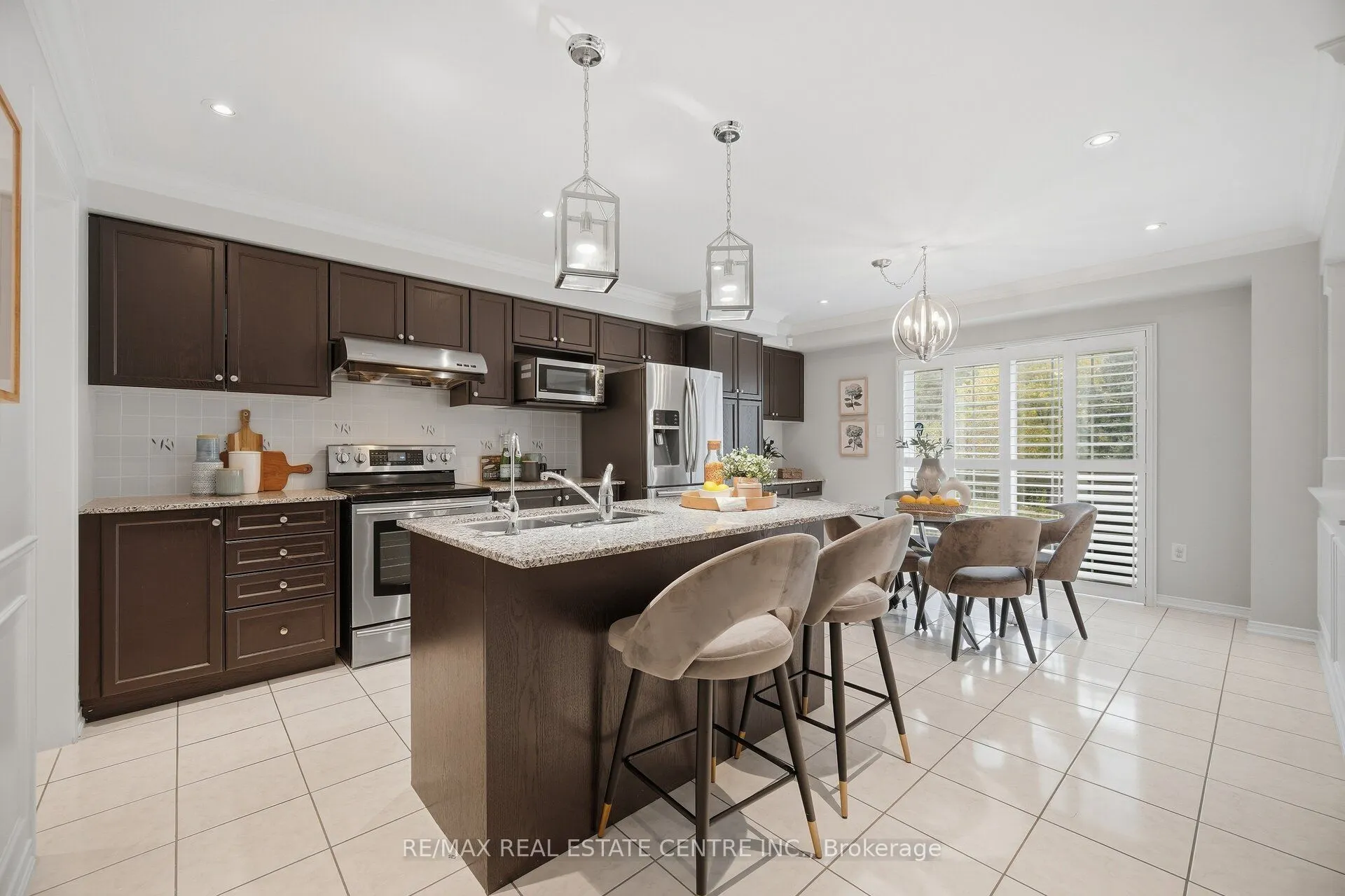 33 Mosely Crescent