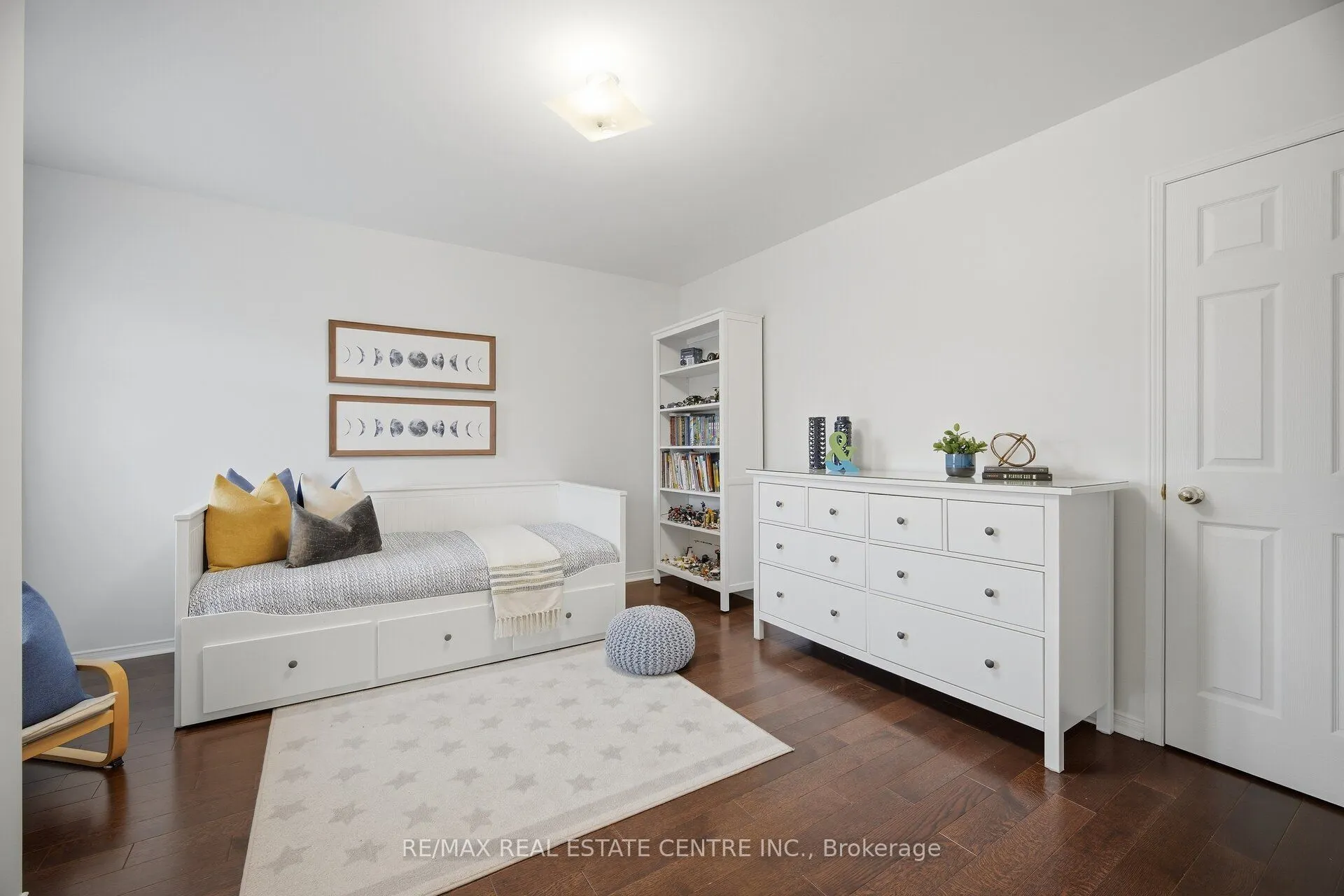33 Mosely Crescent