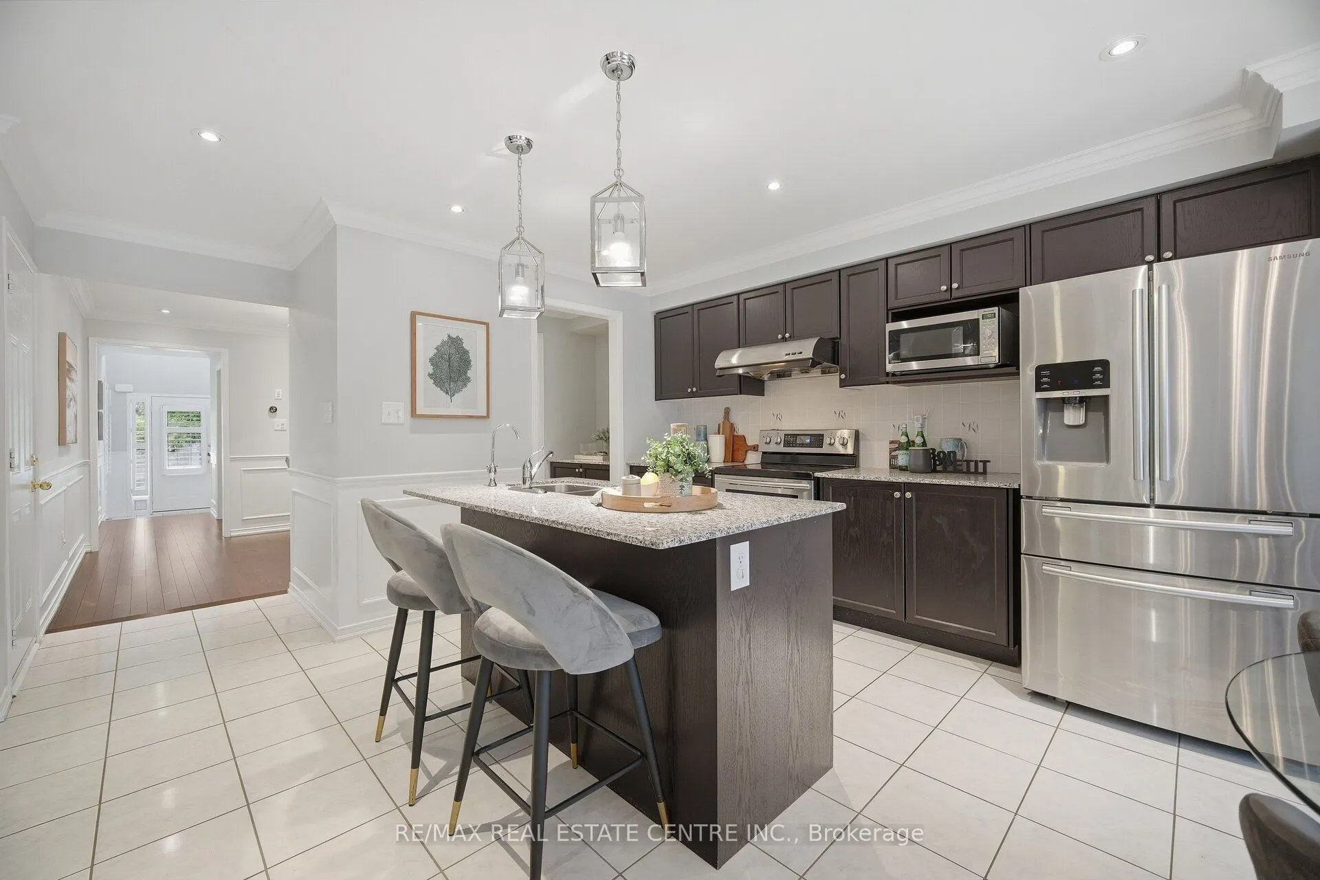 33 Mosely Crescent