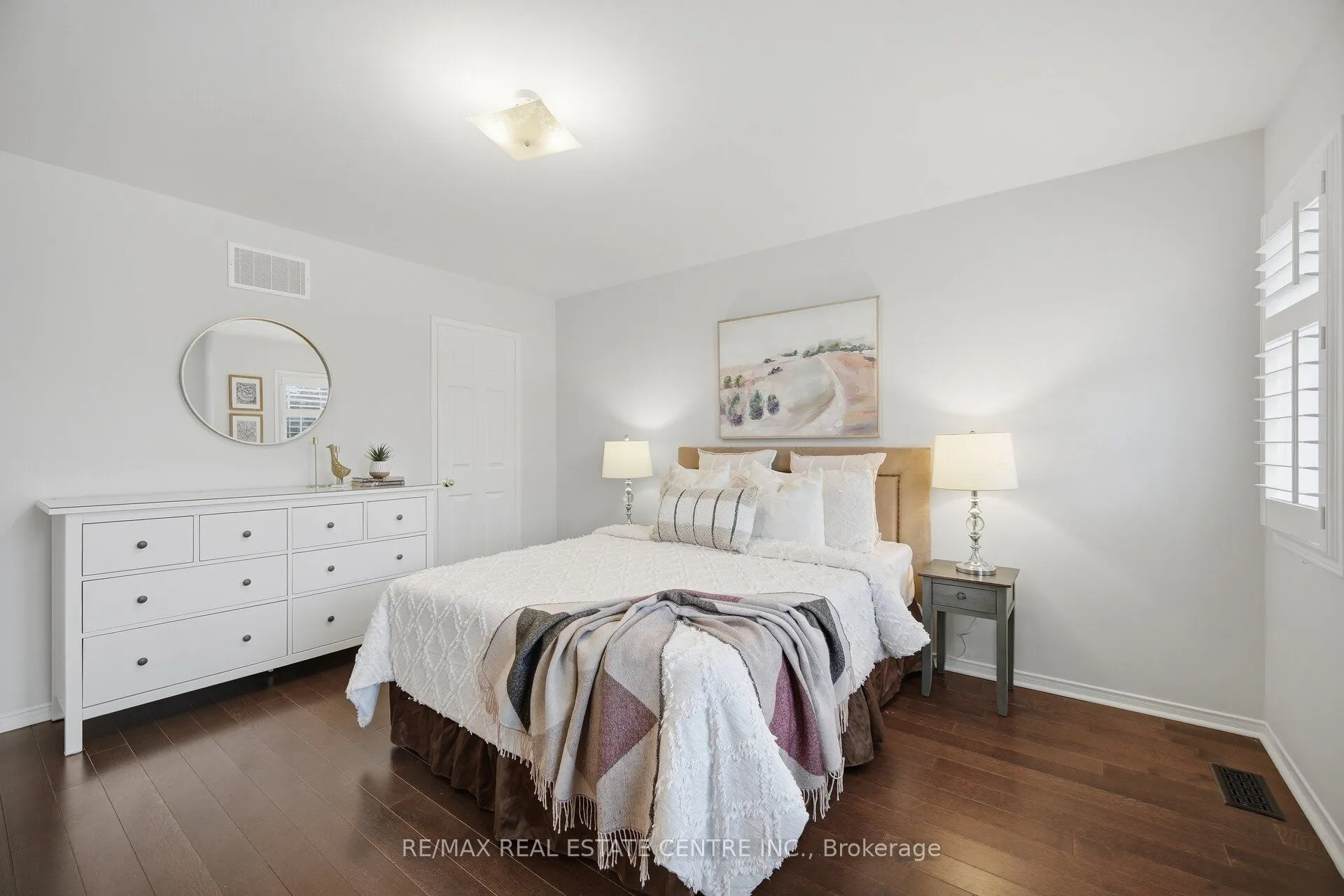 33 Mosely Crescent