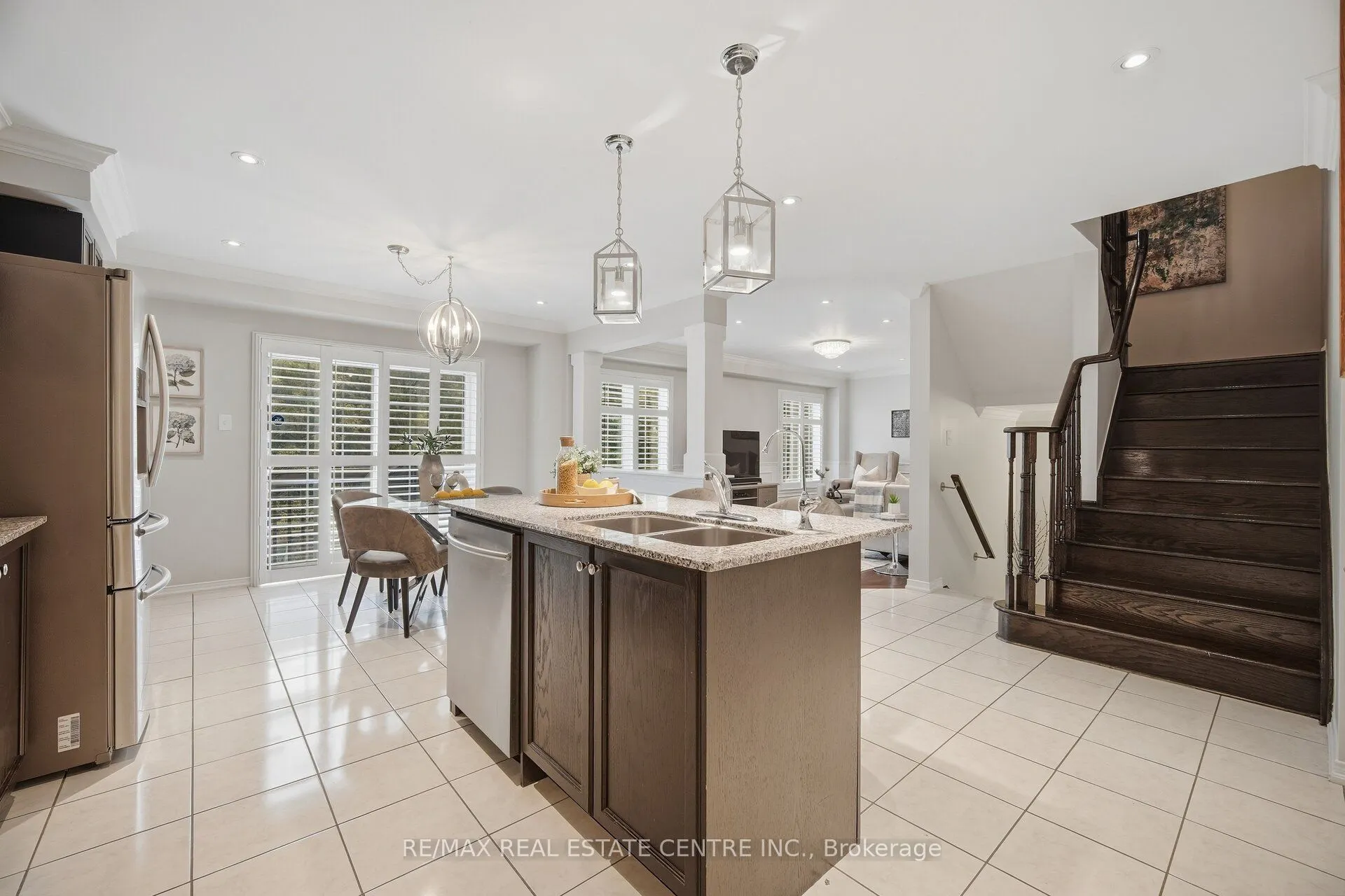 33 Mosely Crescent