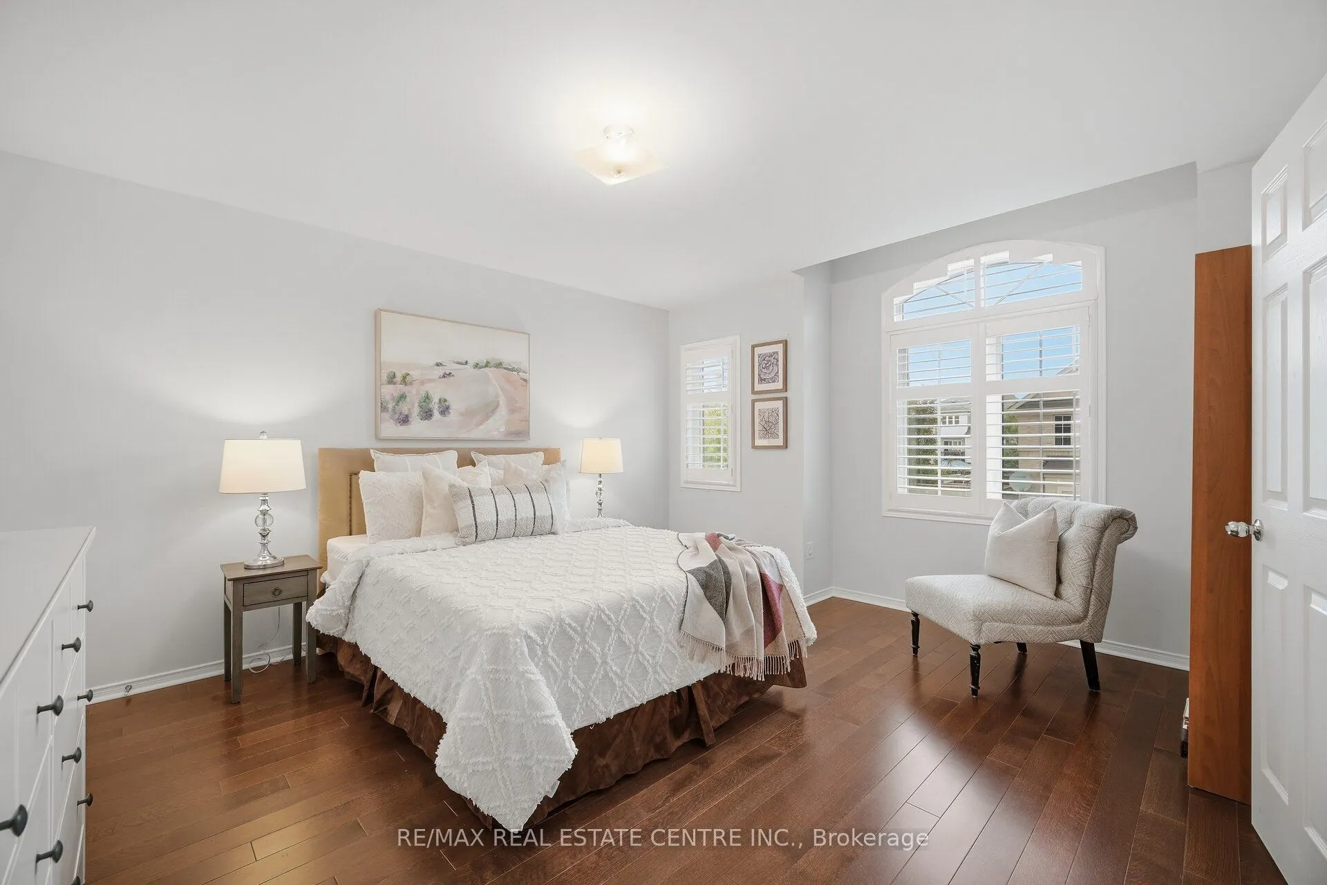 33 Mosely Crescent