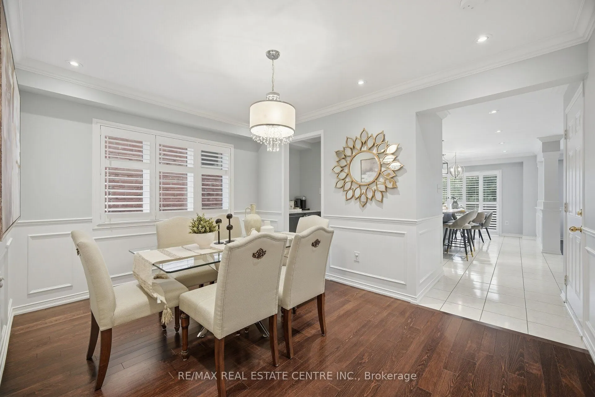 33 Mosely Crescent