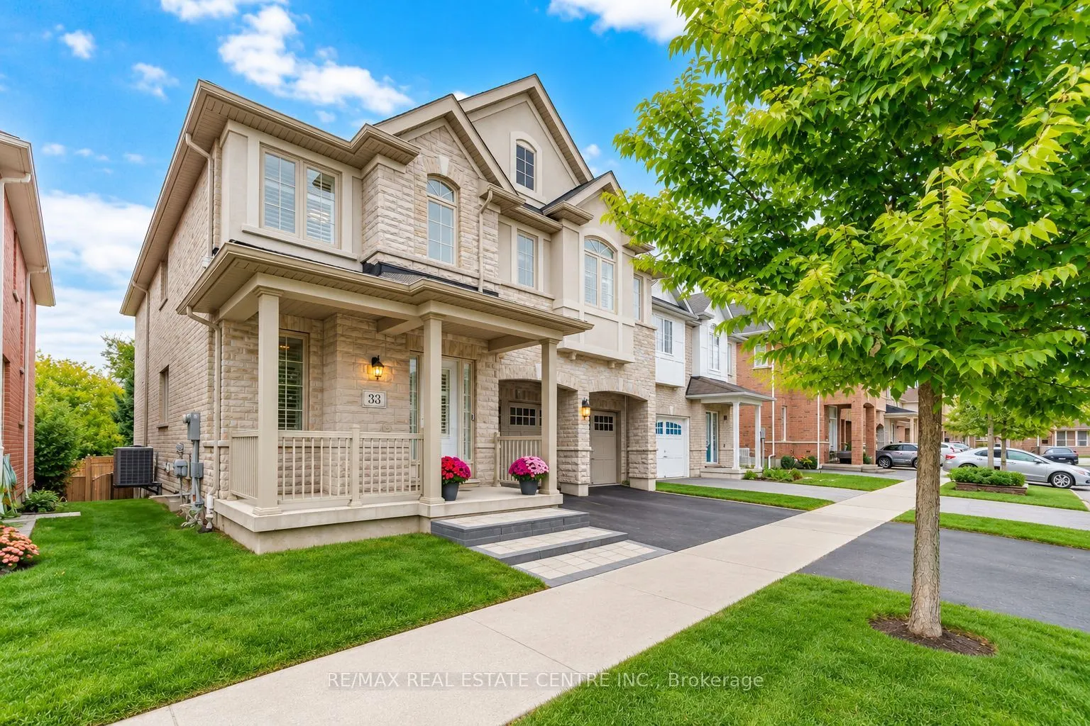 33 Mosely Crescent