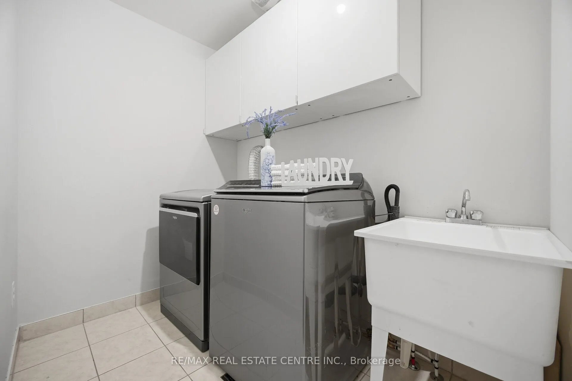 33 Mosely Crescent
