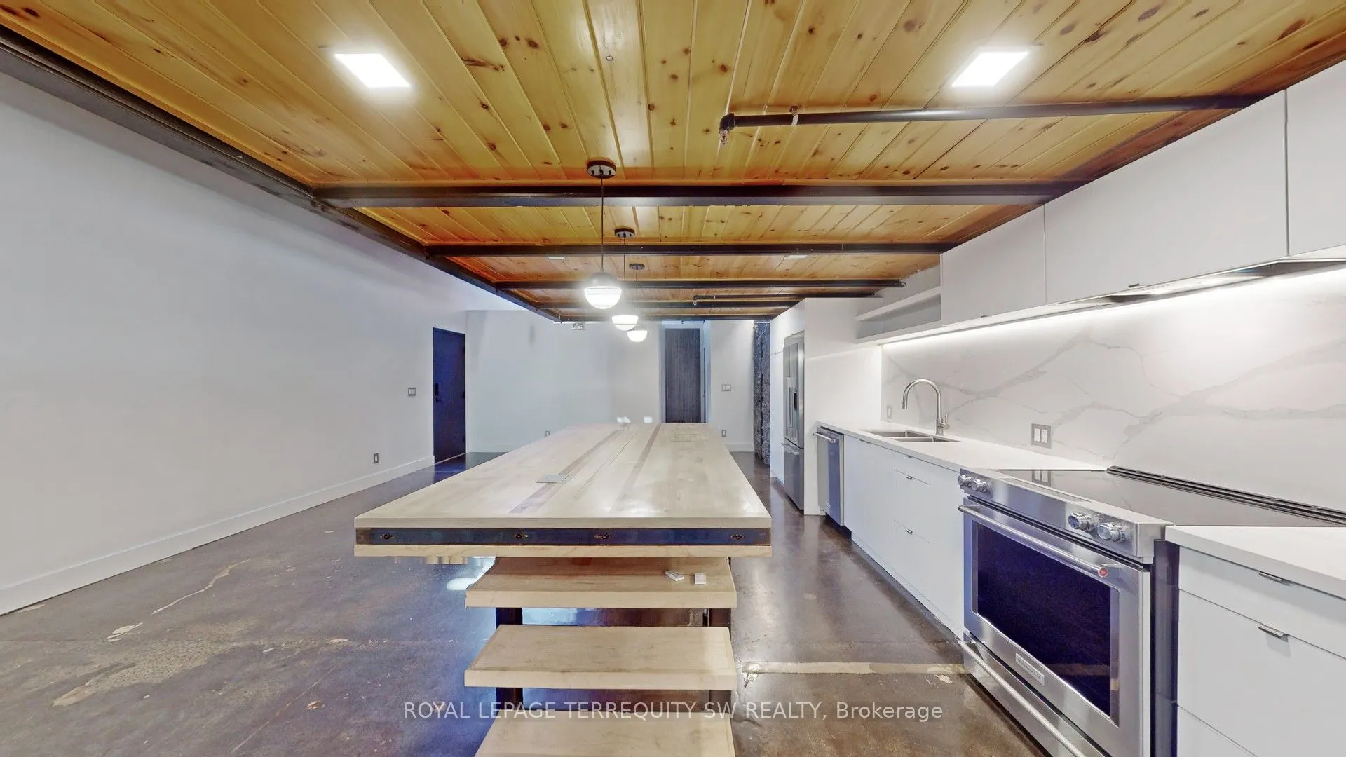 326 Carlaw Avenue #124
