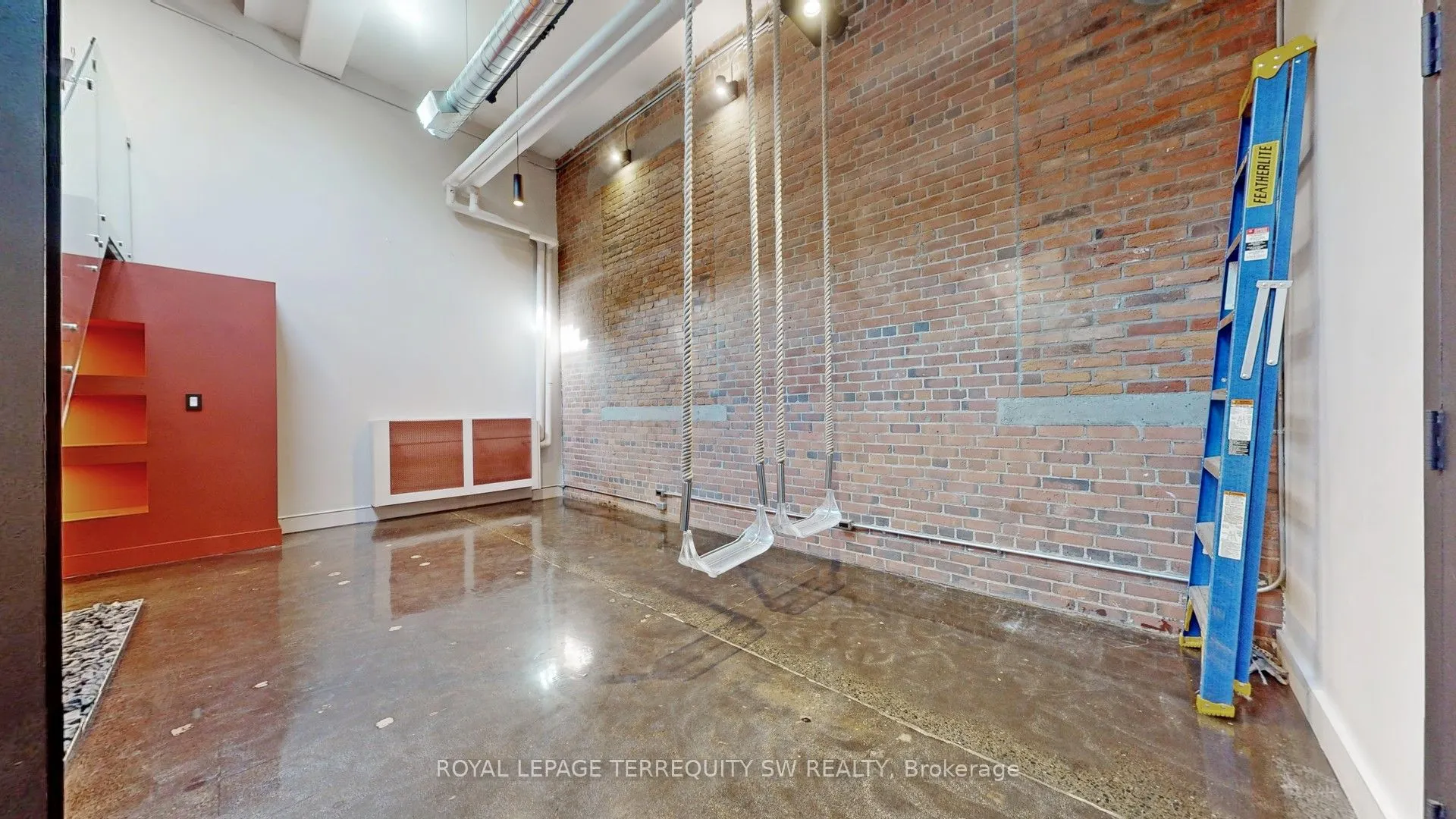 326 Carlaw Avenue #124