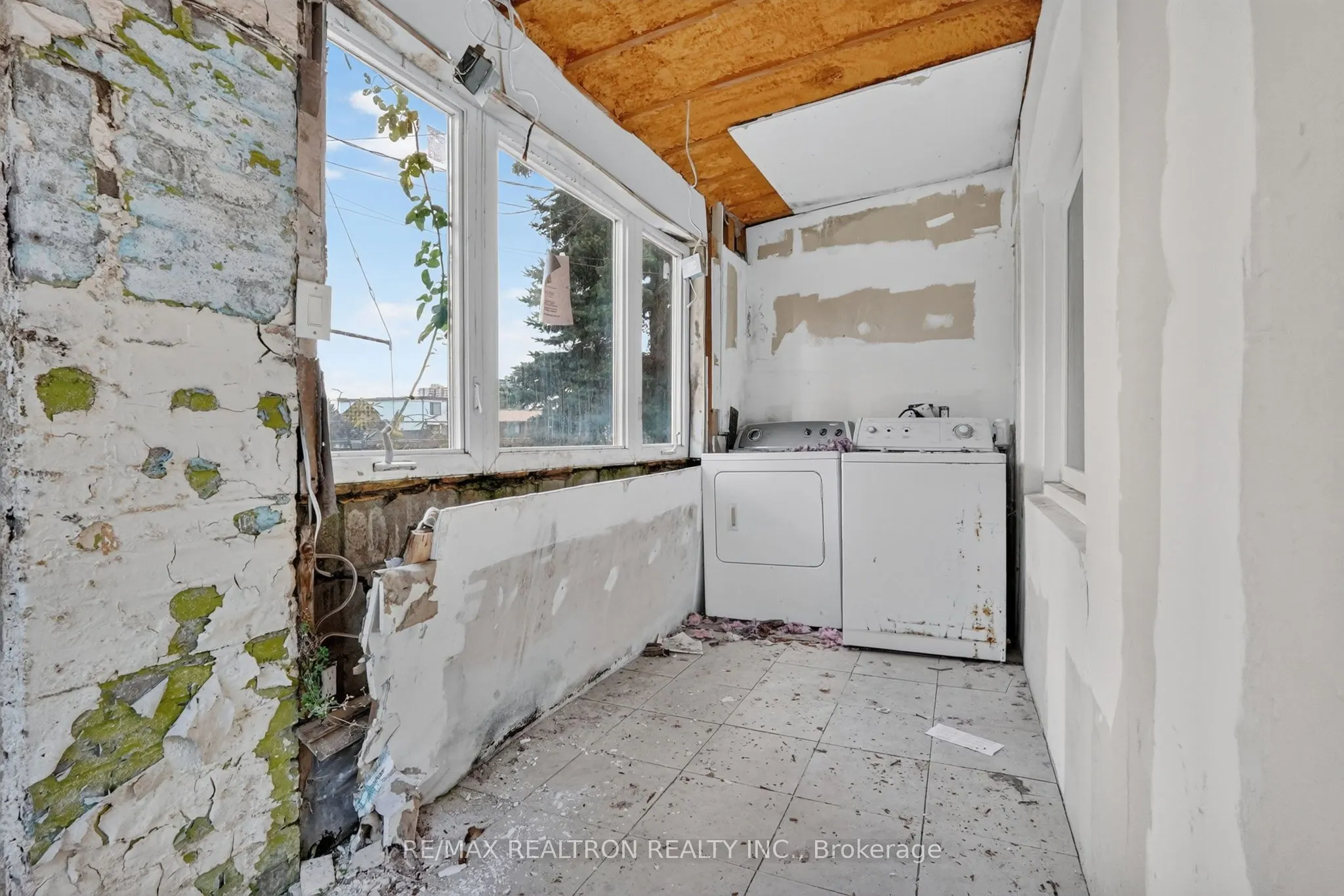 159 Eastwood Avenue