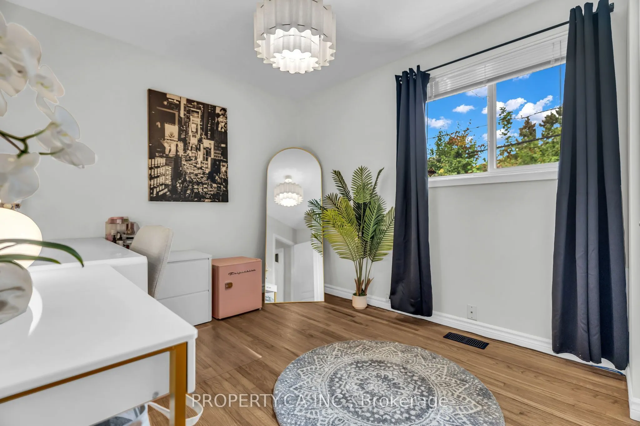 833 Krosno Boulevard