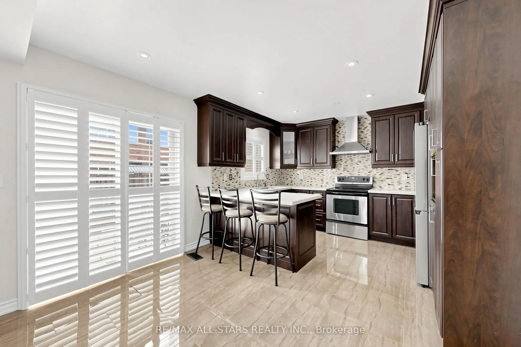 13 Boulderbrook Drive