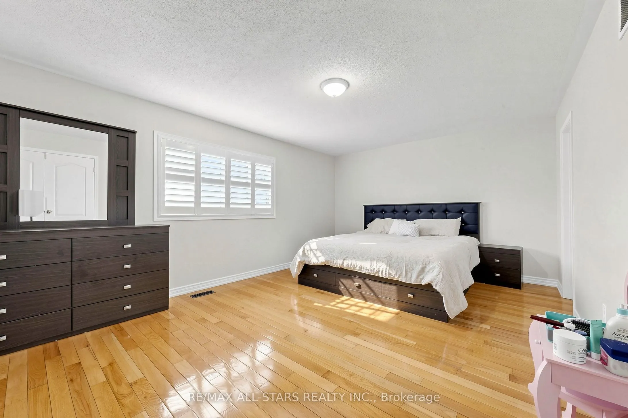 13 Boulderbrook Drive