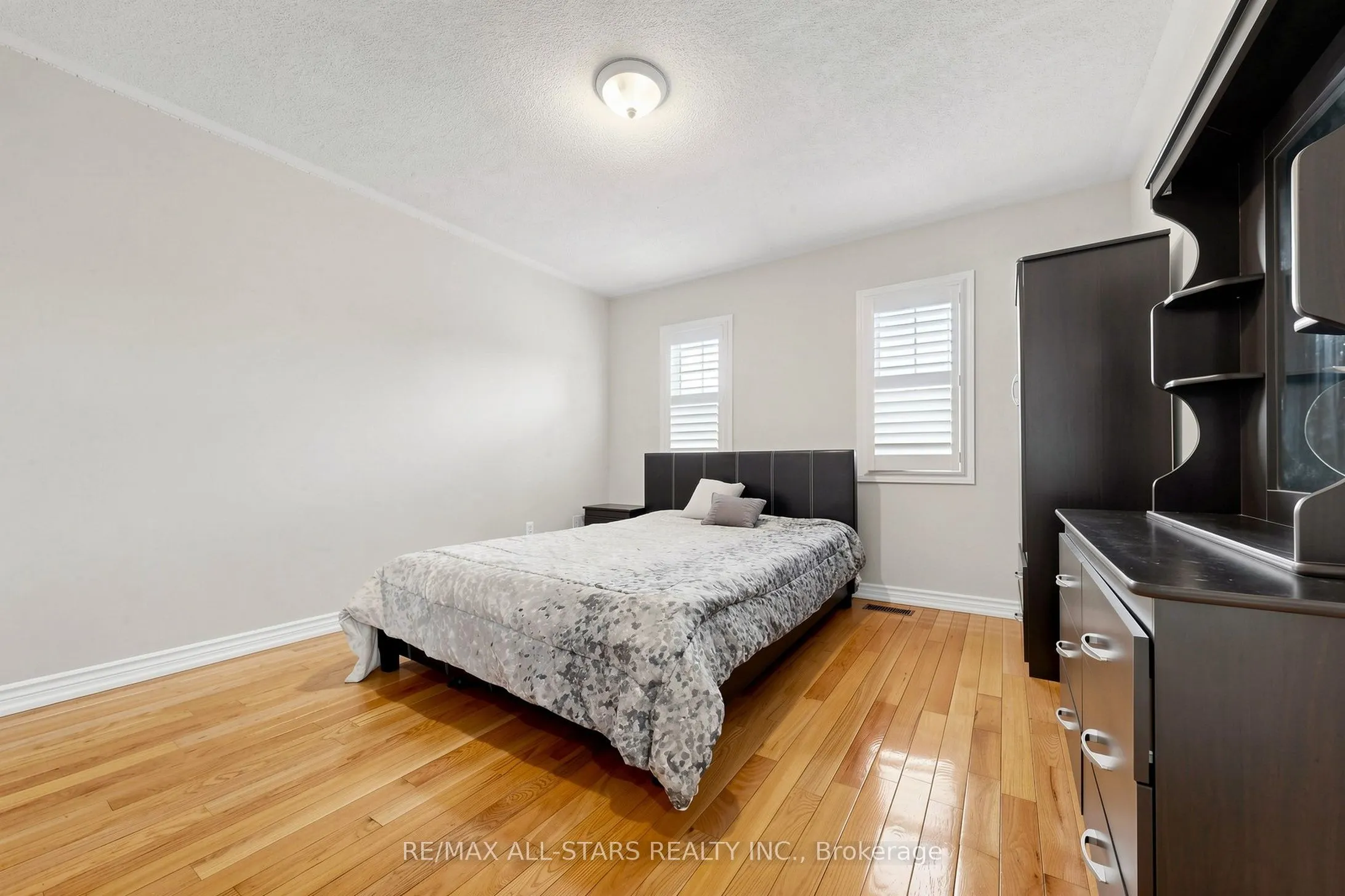 13 Boulderbrook Drive