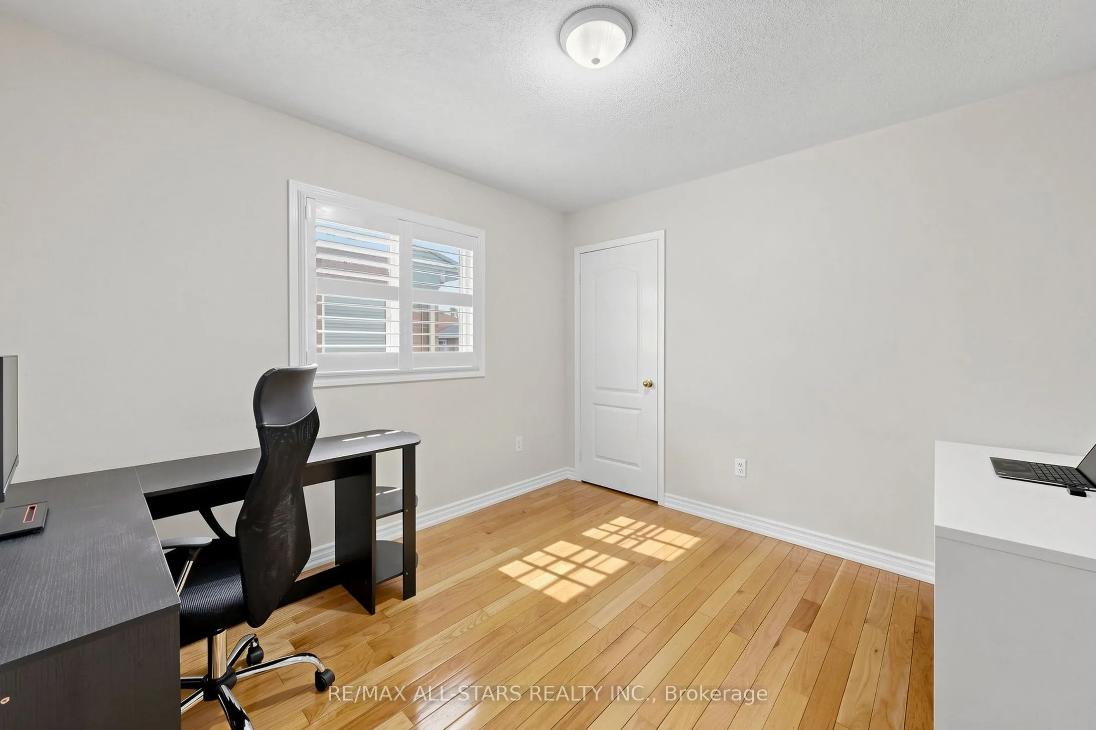 13 Boulderbrook Drive