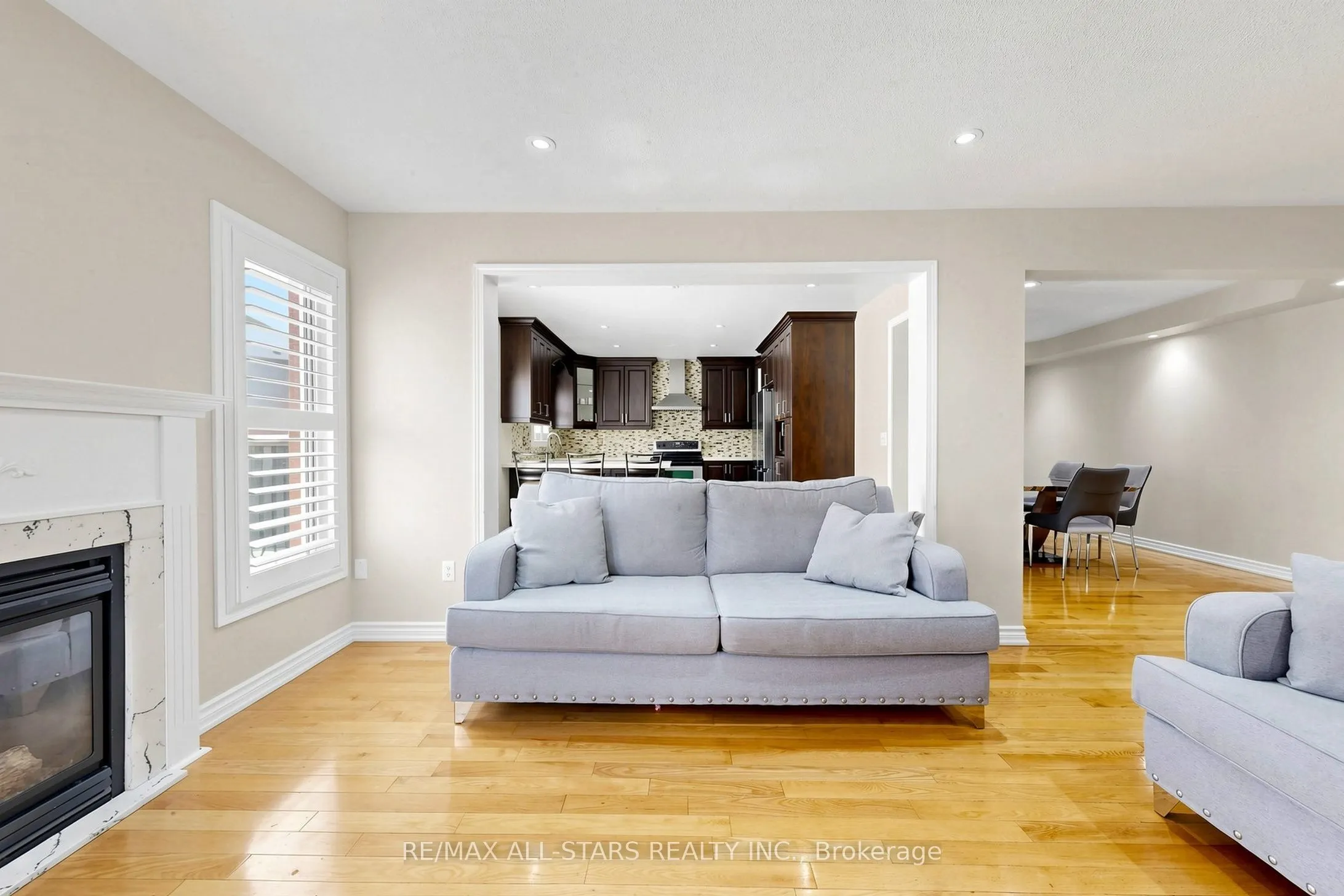 13 Boulderbrook Drive