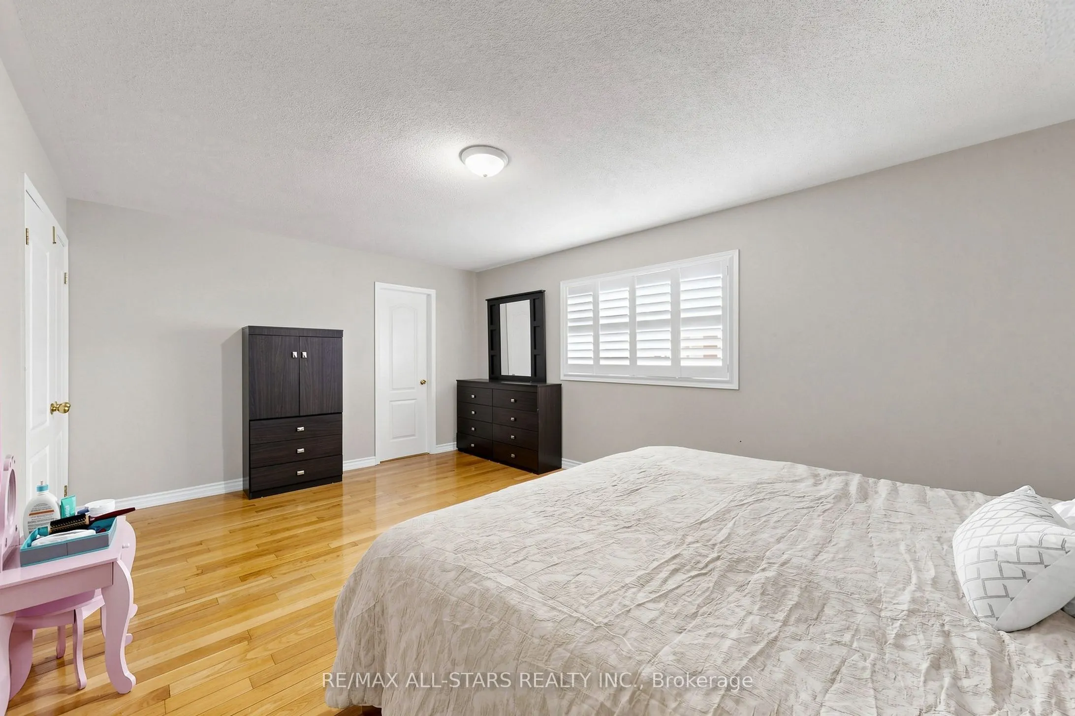 13 Boulderbrook Drive