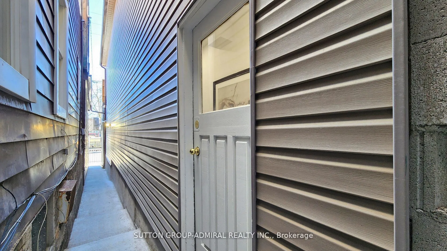 1930 Queen Street E #Upper 1