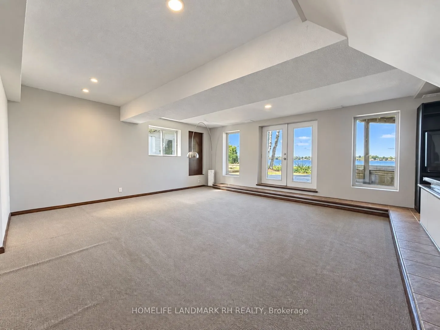186 Spring Boulevard