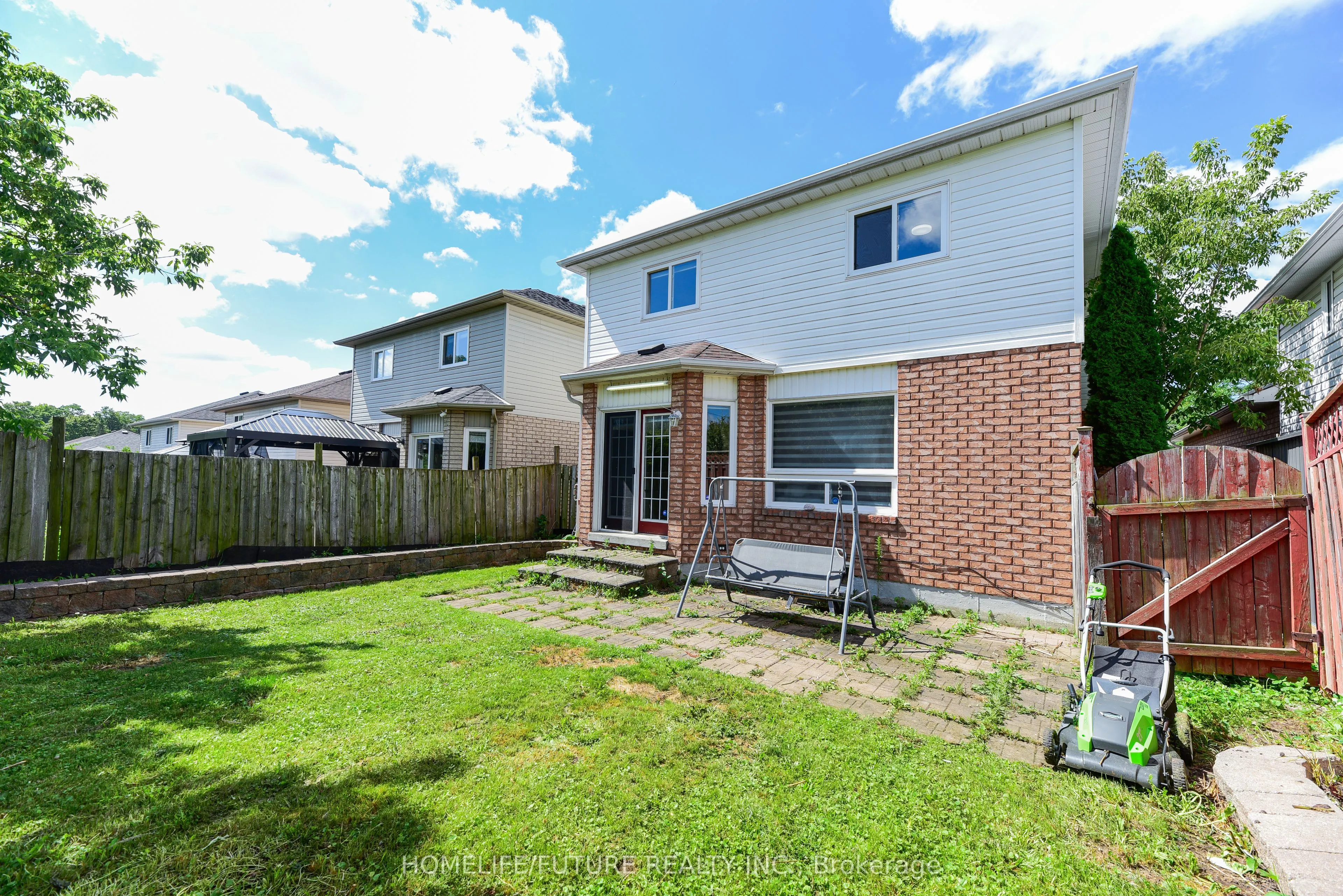 1404 Trowbridge Drive