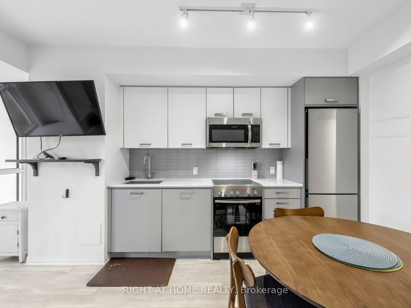 1630 Queen Street E #211
