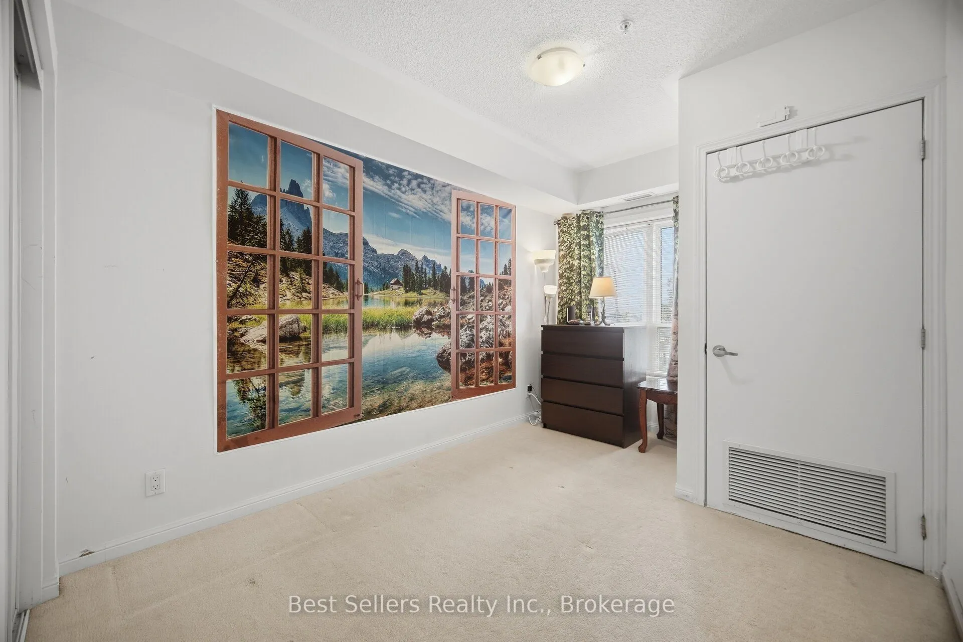 60 Mendelssohn Street #220