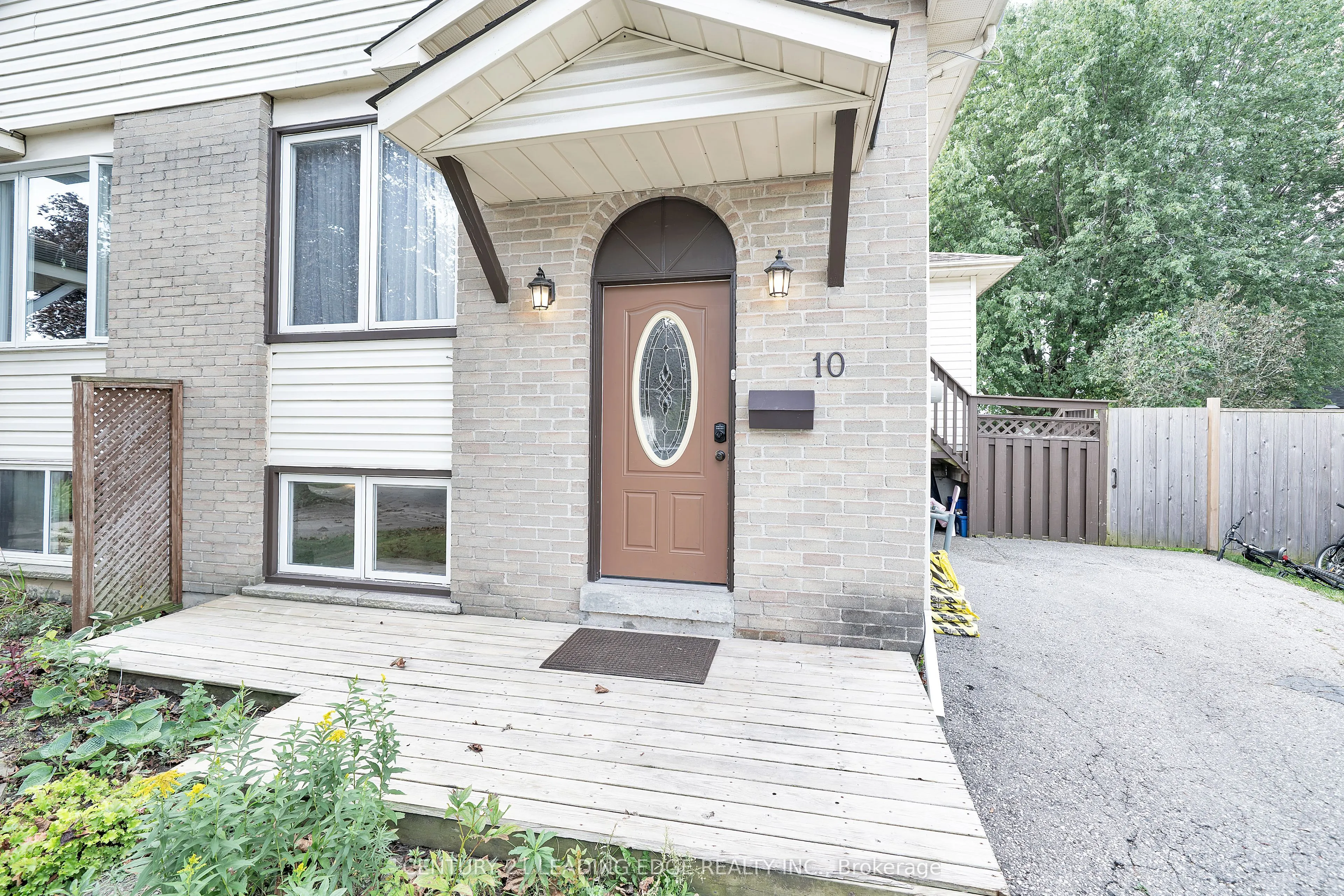 10 Fairbairn Court