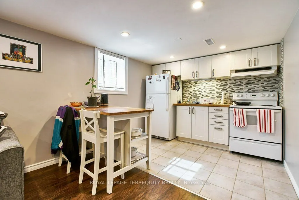 304 Palmerston Avenue #Lower