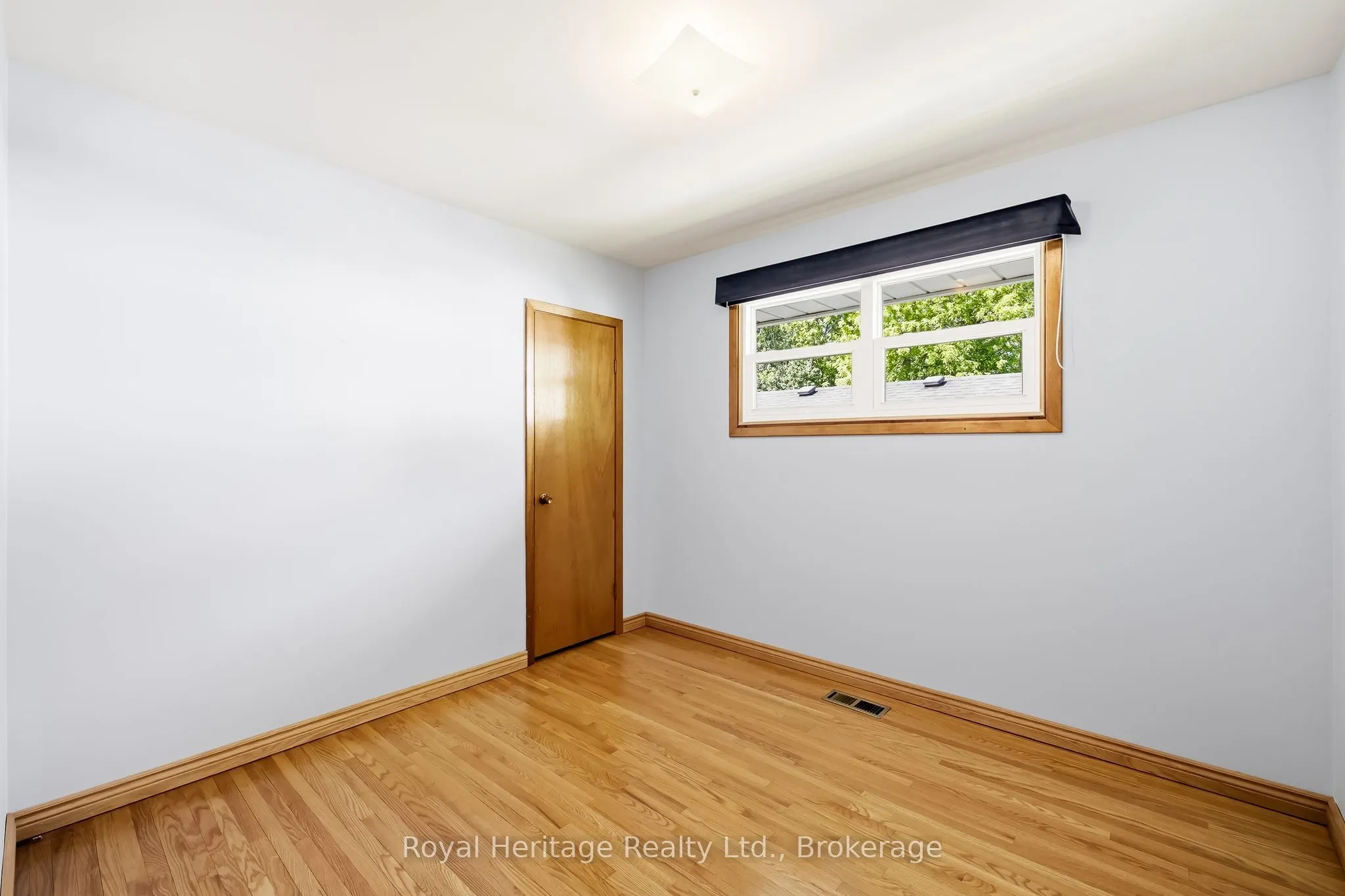 12 Simcoe Street