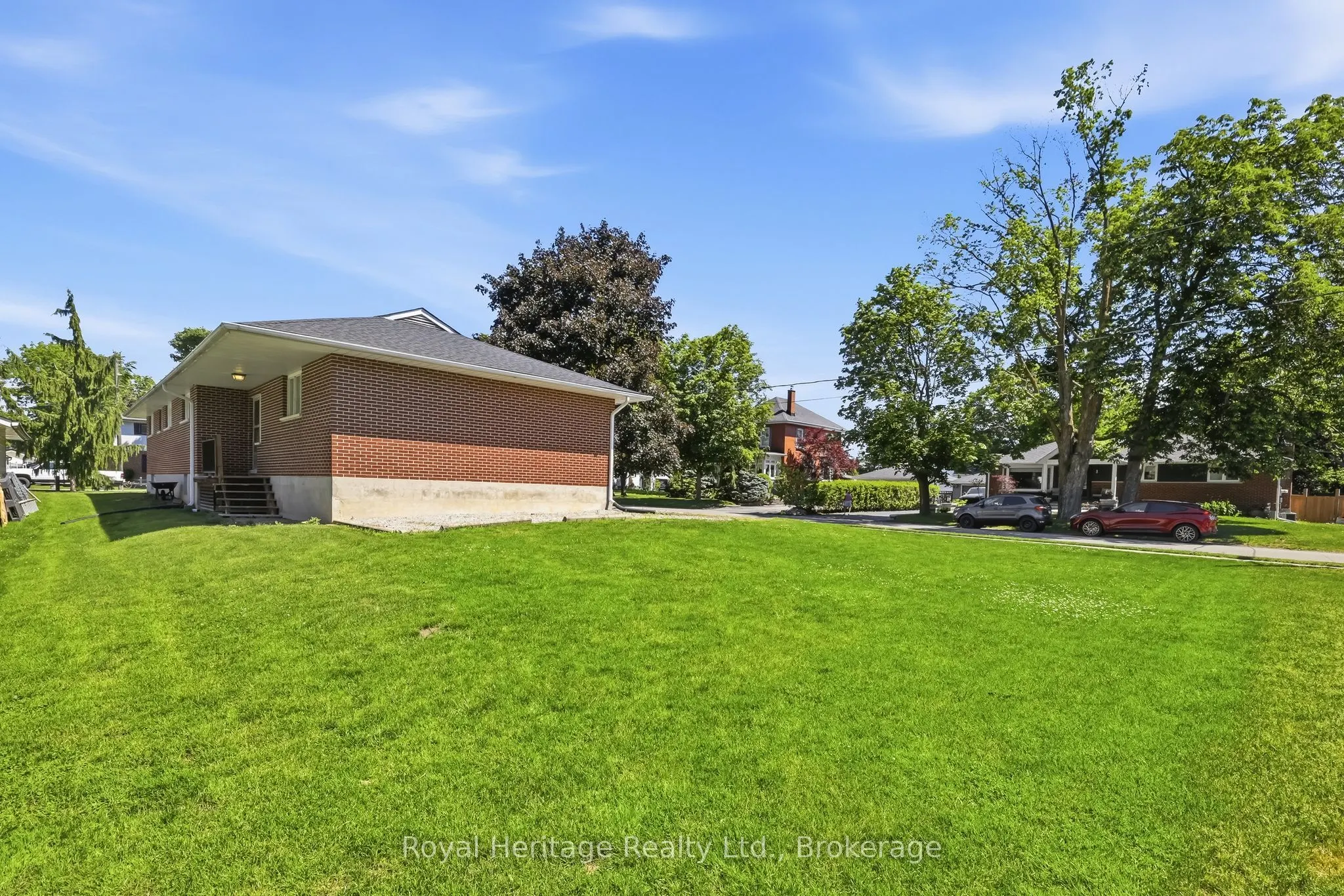 12 Simcoe Street