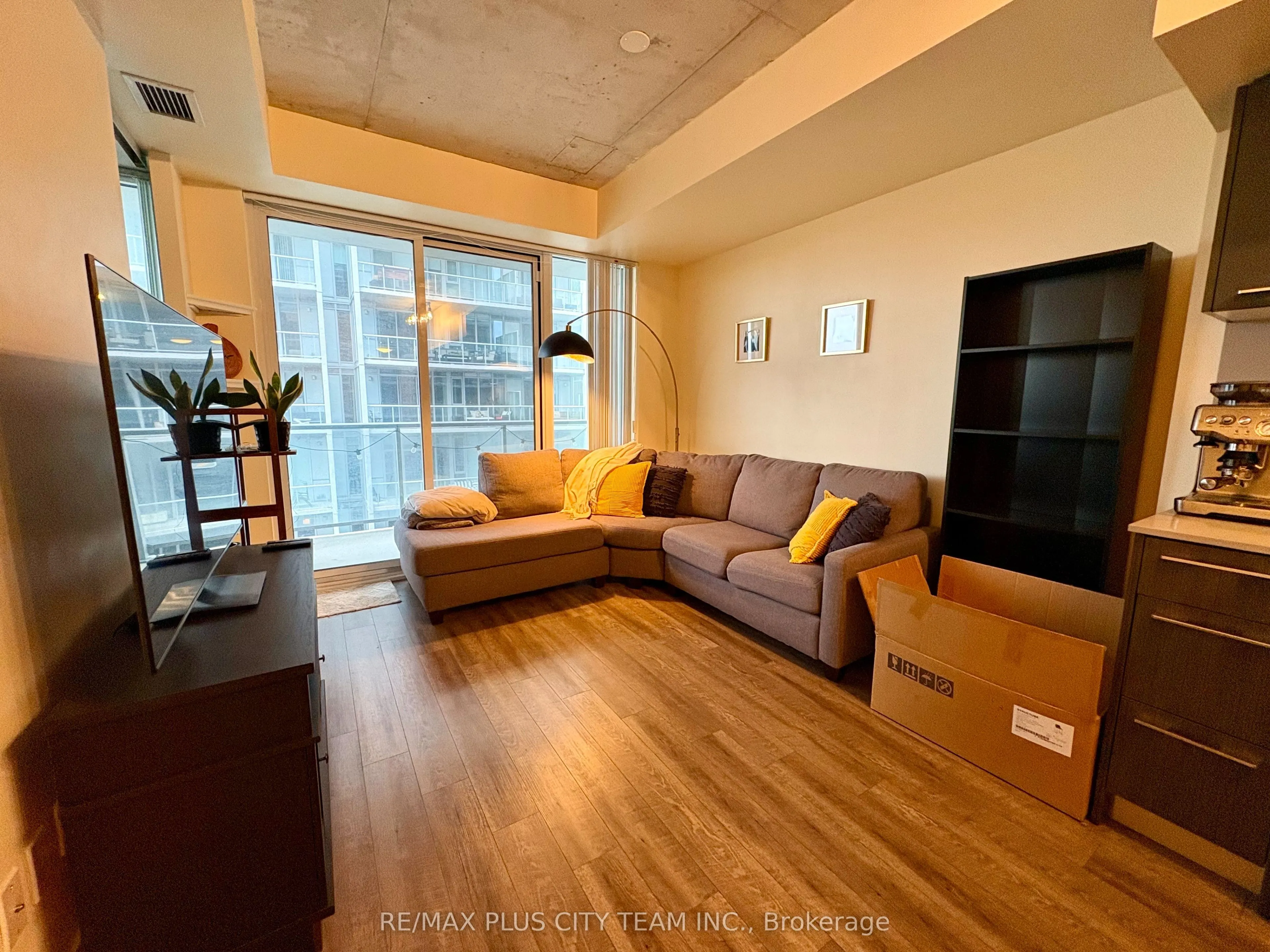 25 Baseball Place #608