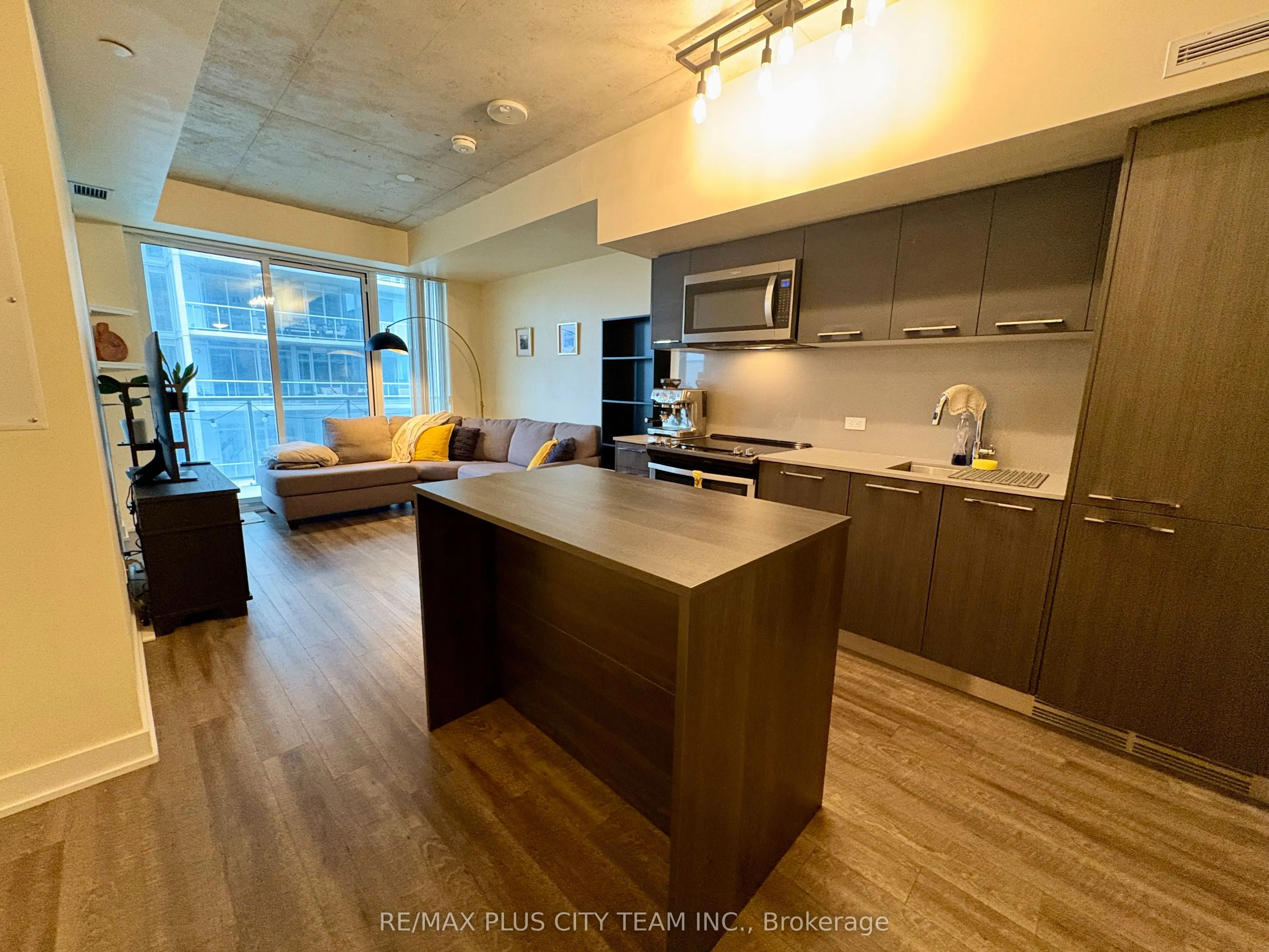 25 Baseball Place #608