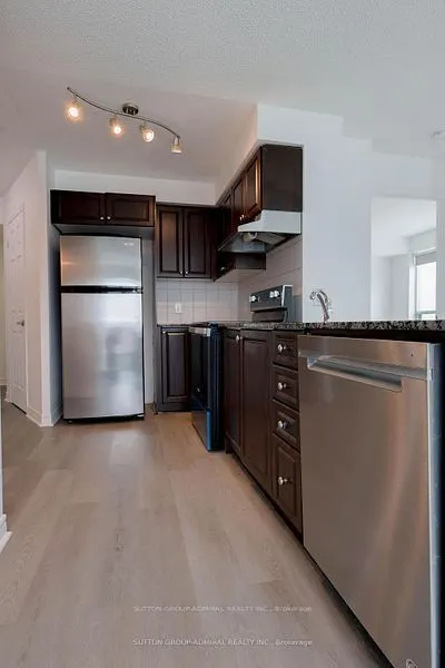60 Fairfax Crescent #409