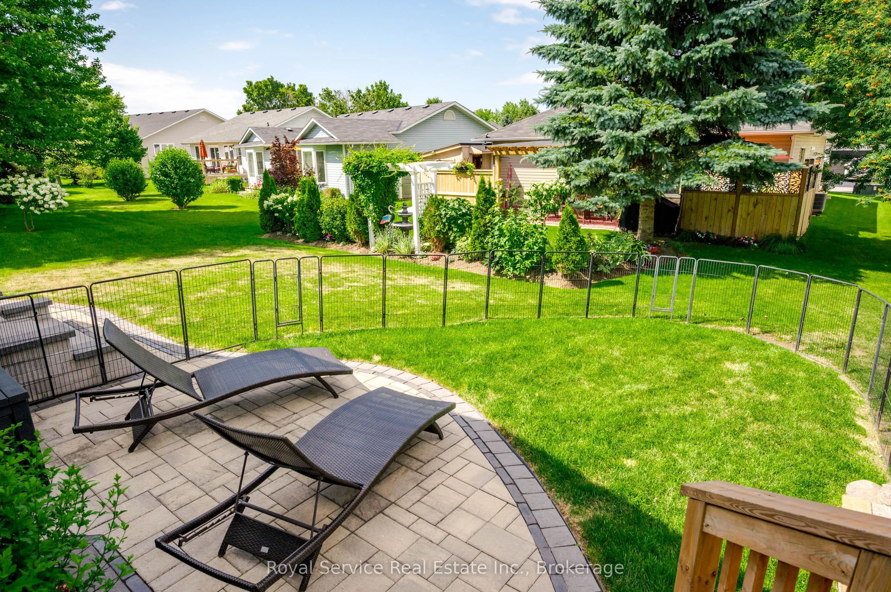 11 Algonquin Trail