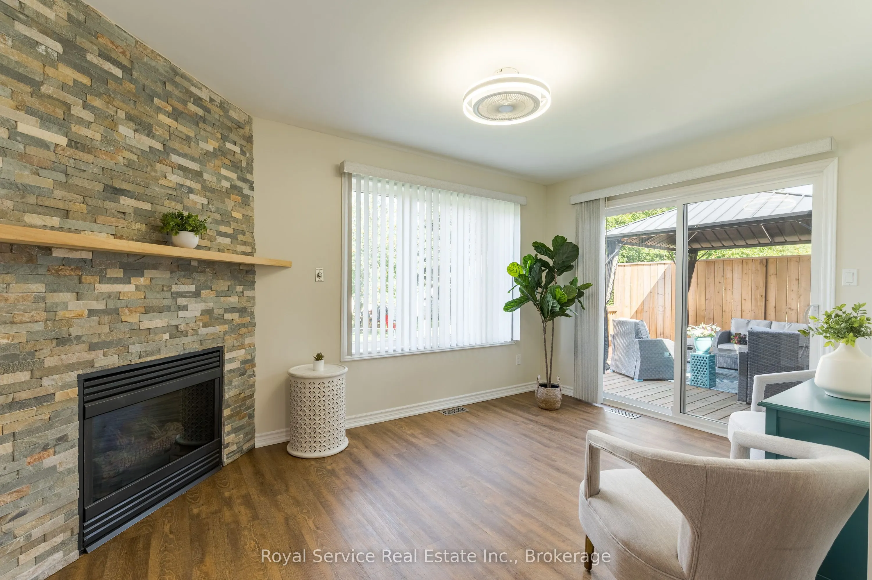 11 Algonquin Trail