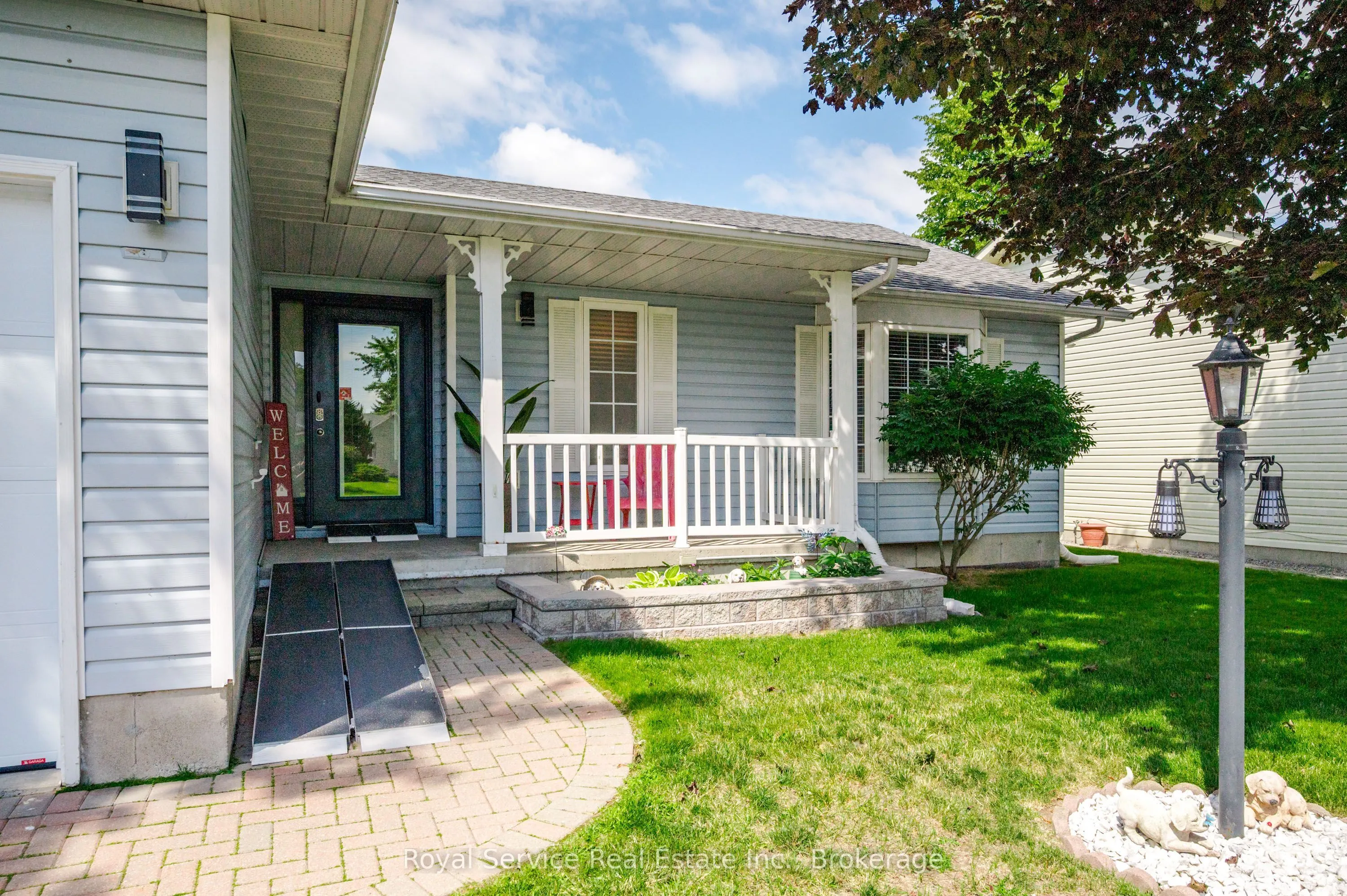 11 Algonquin Trail