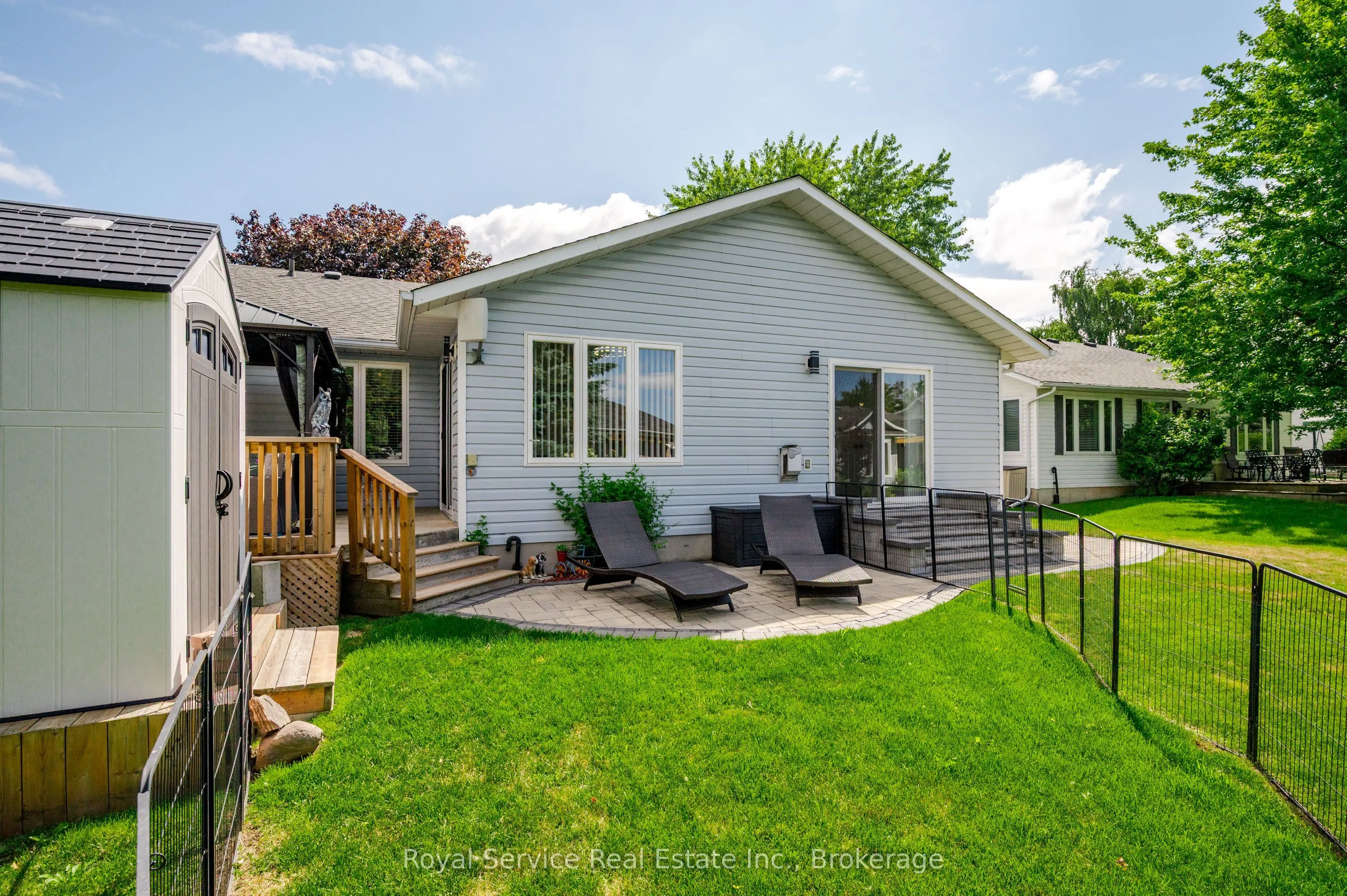 11 Algonquin Trail