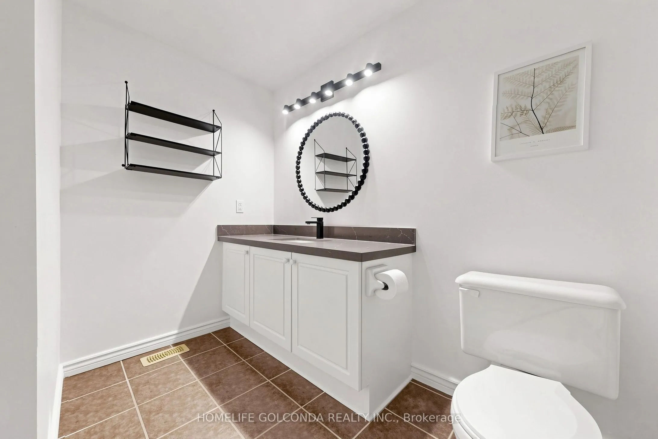 1704 Canadore Crescent
