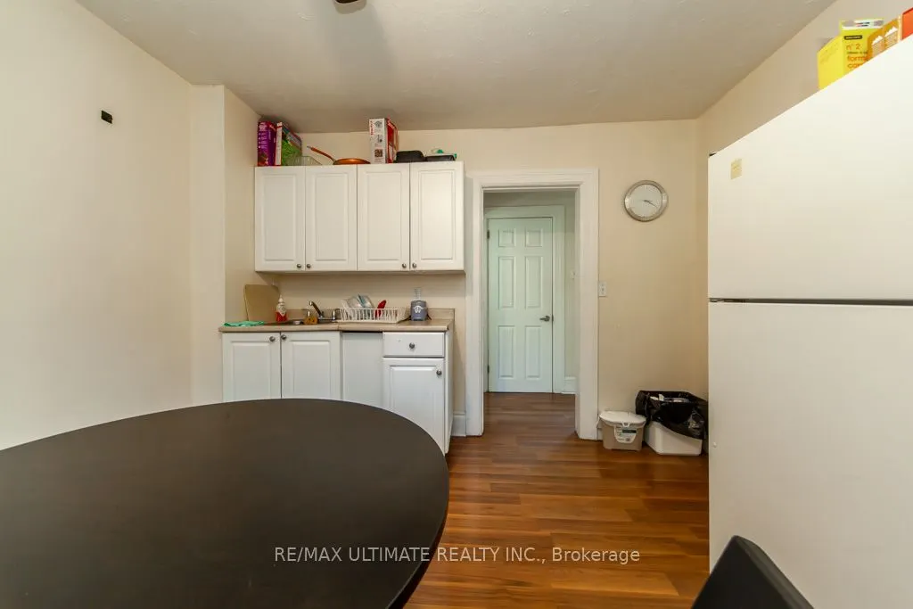 128 Elgin Street E